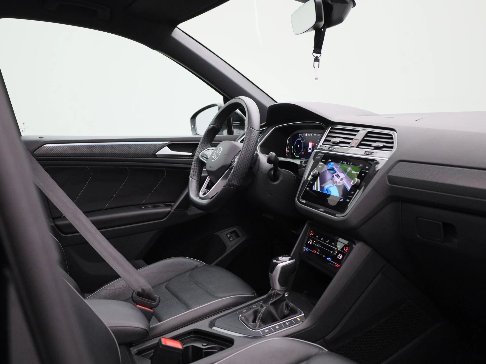 Volkswagen-Tiguan-image-37