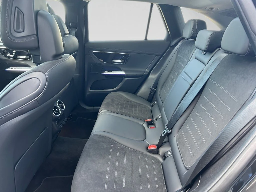 Mercedes-Benz-GLC 220 d-image-9