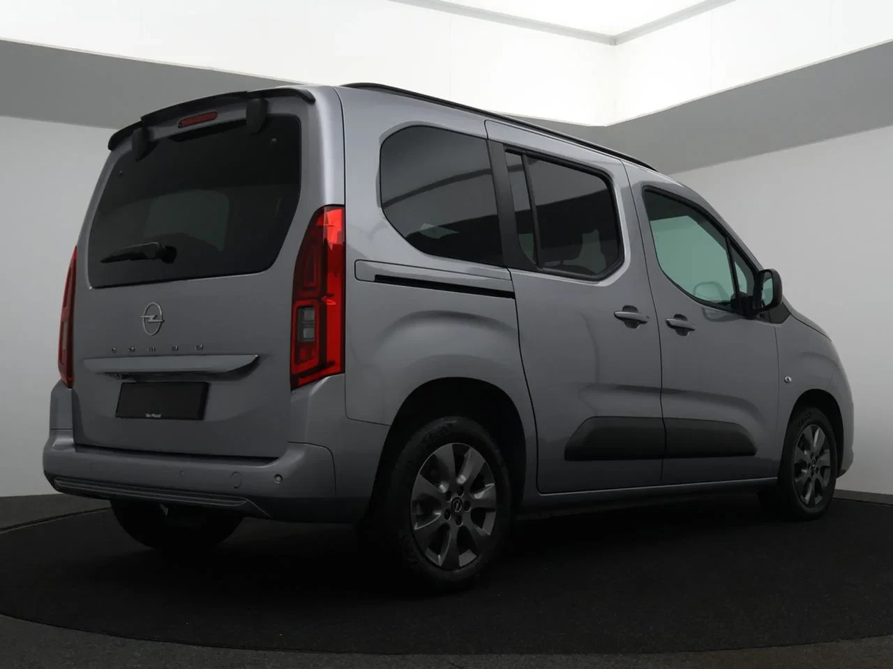 Opel-Combo Life-image-1