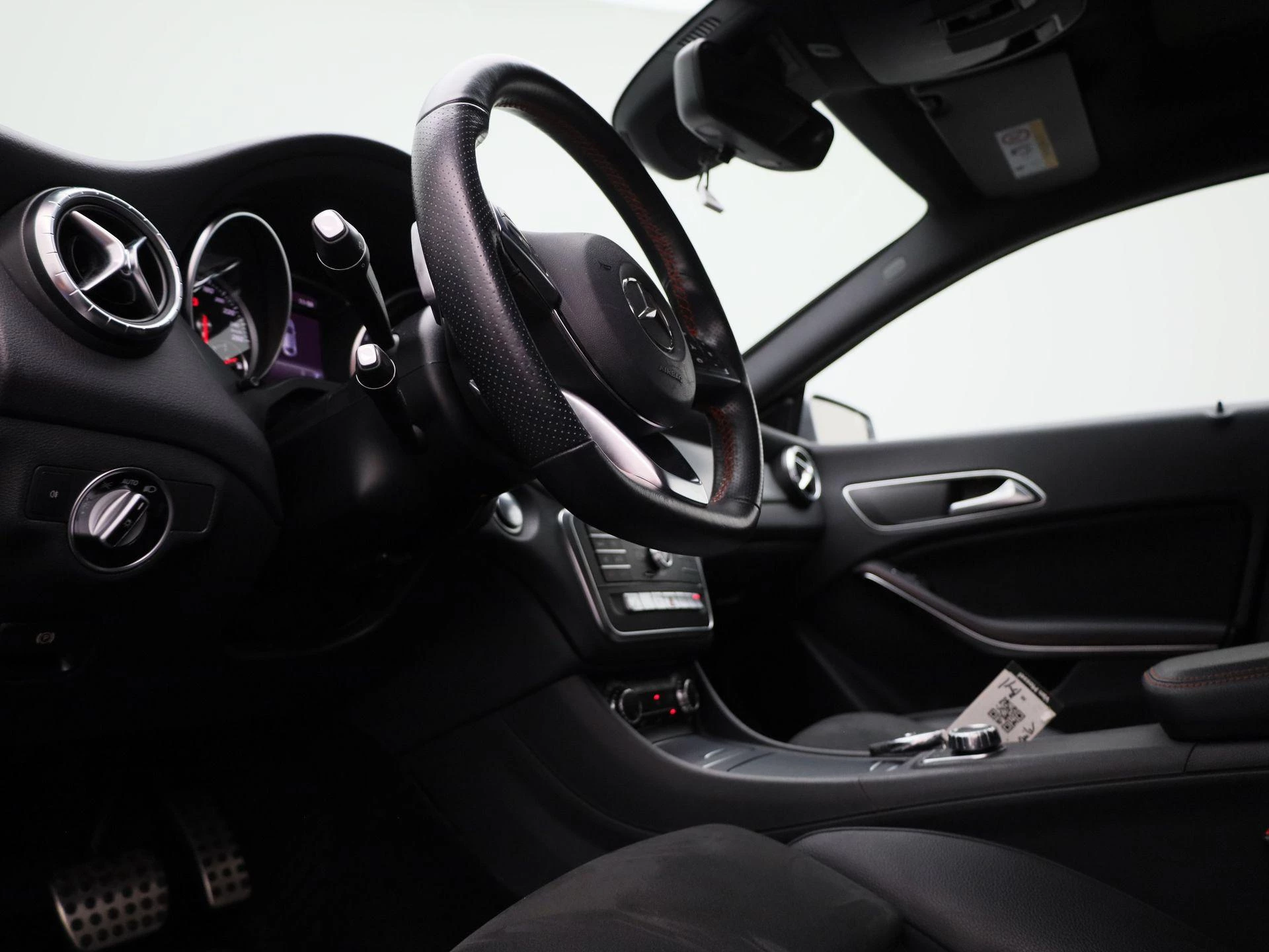 Mercedes-Benz-CLA-image-32
