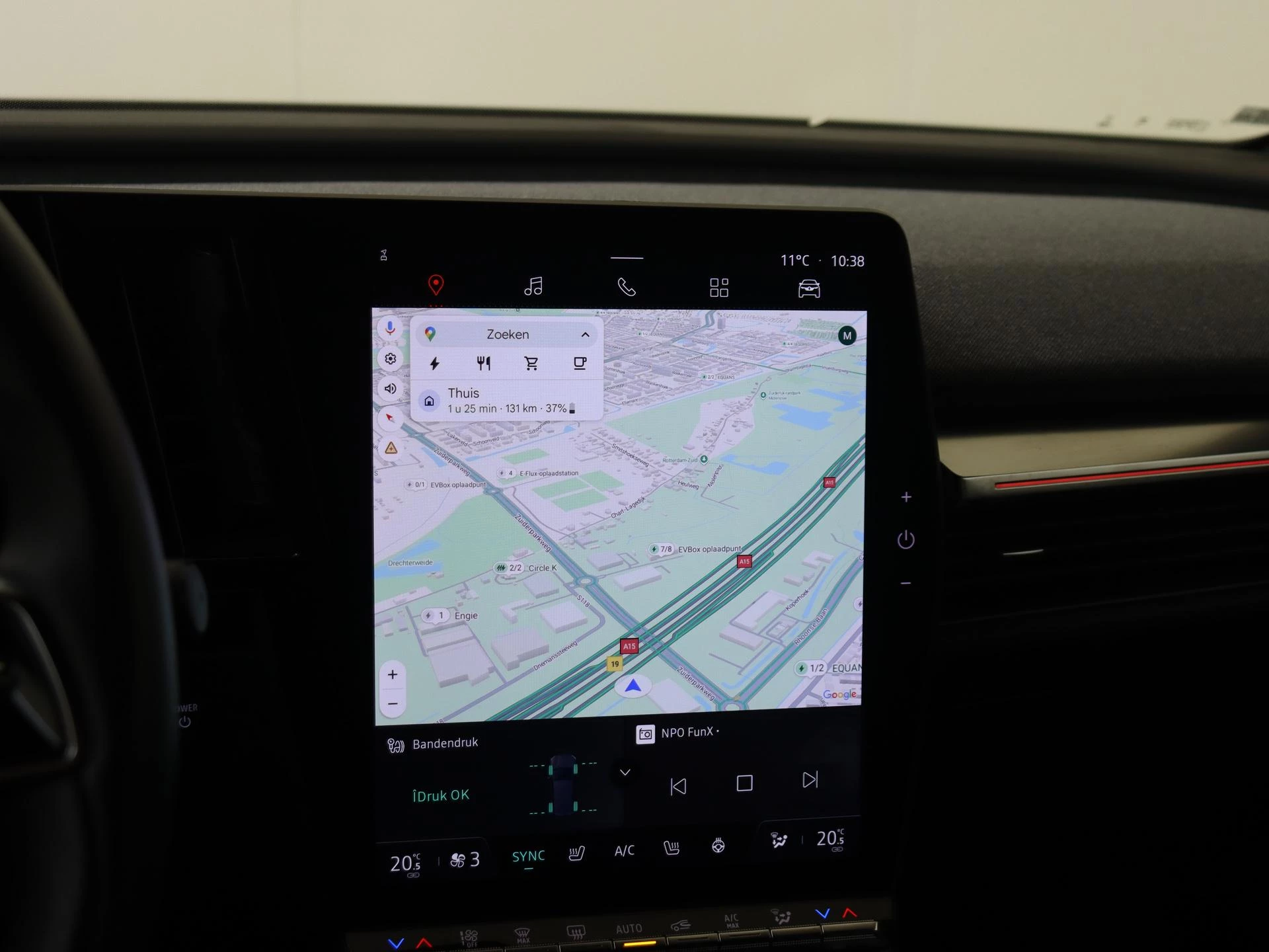 Renault-Megane E-Tech-image-24