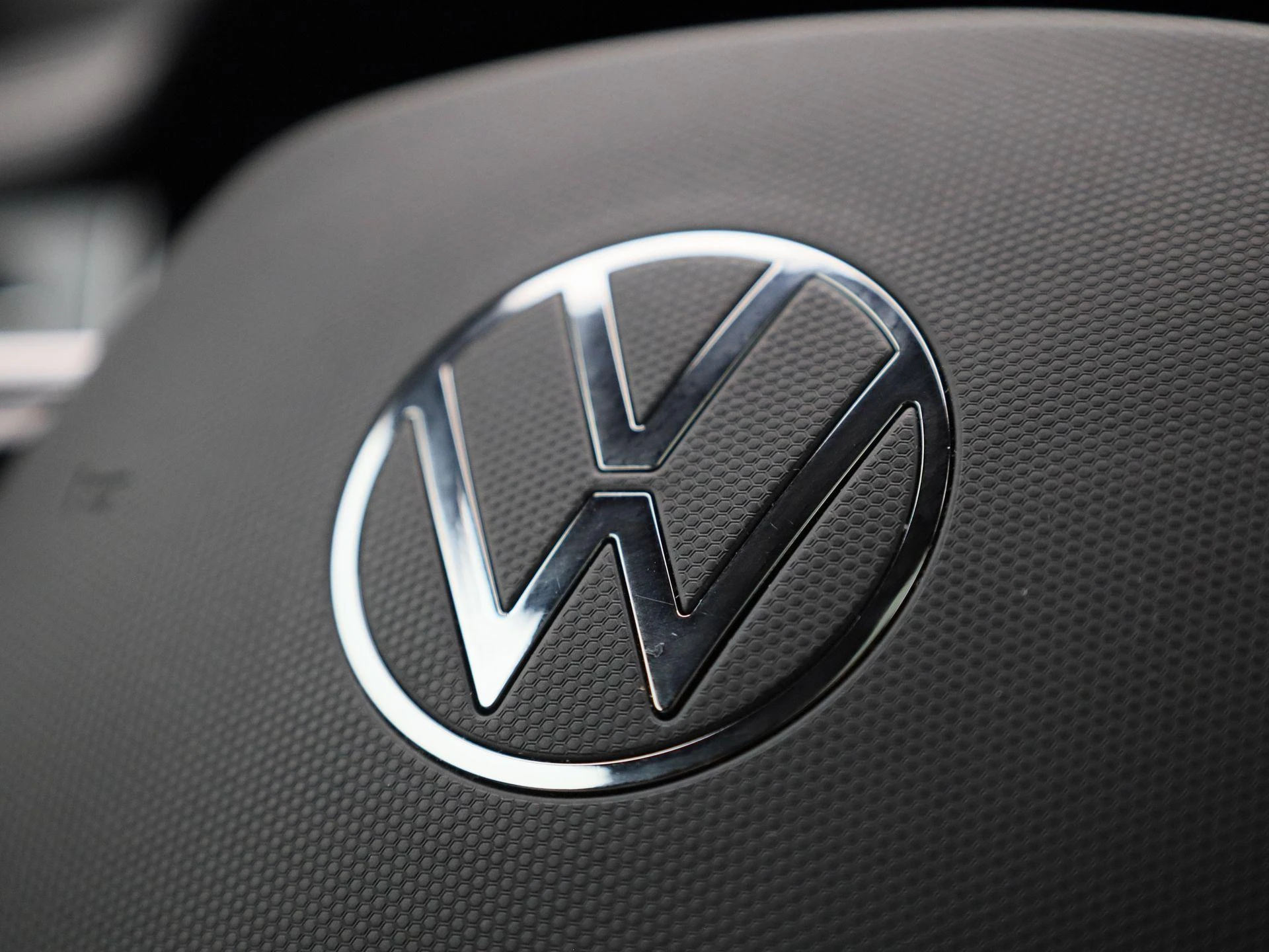 Volkswagen-Touareg-image-36