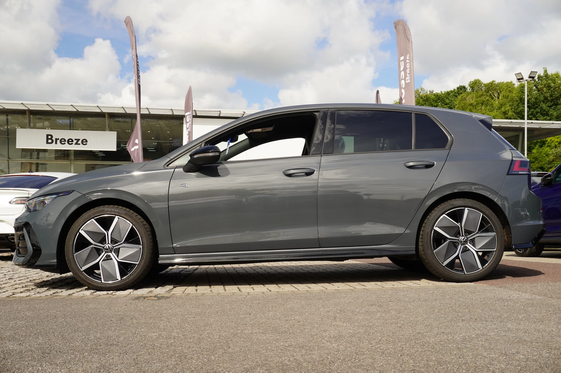Volkswagen-Golf-image-17
