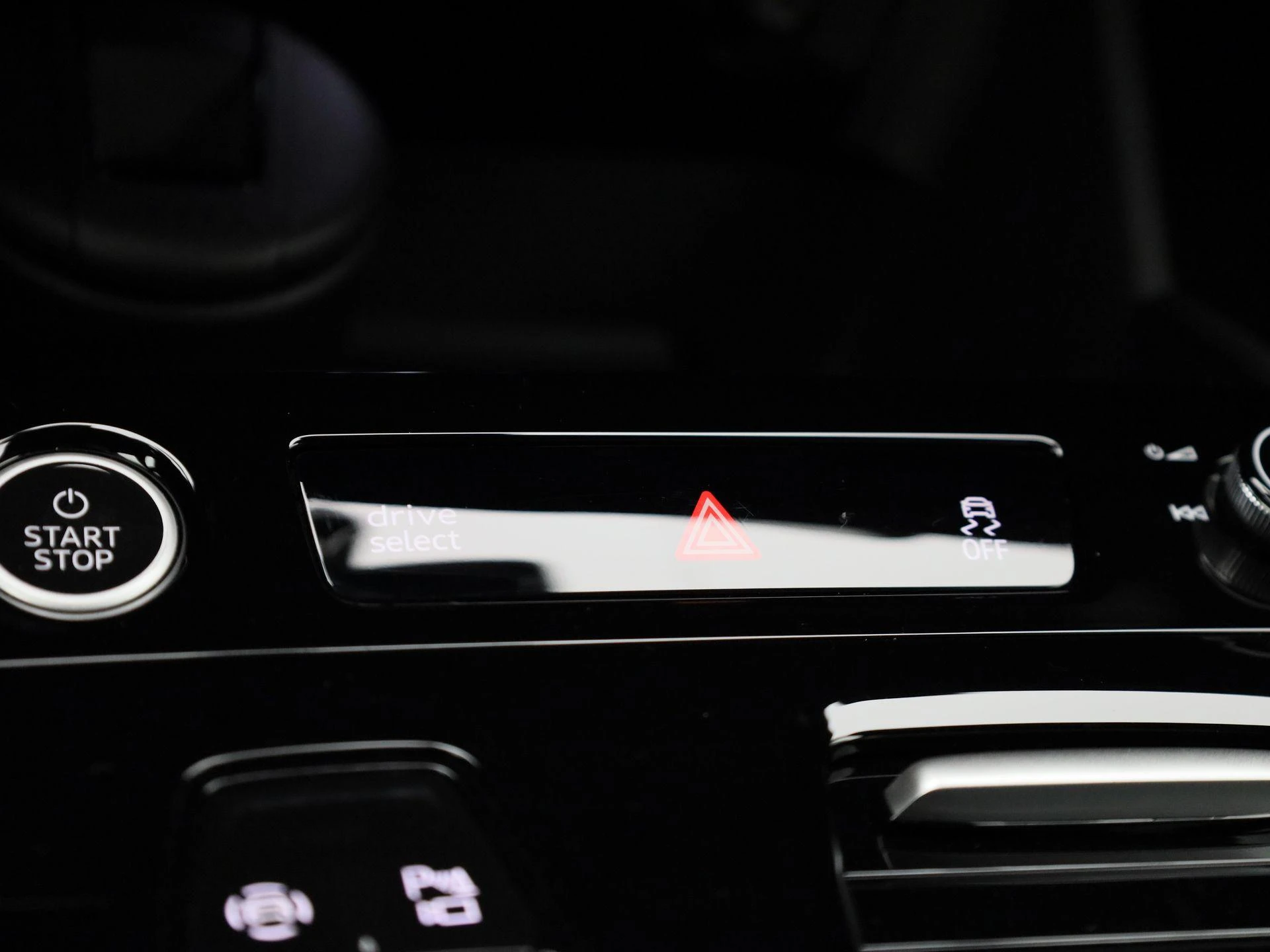 Audi-Q6 e-tron-image-25