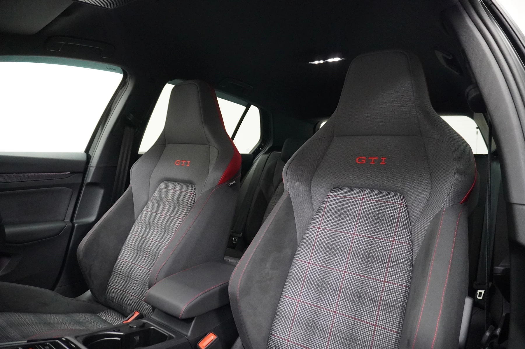 Volkswagen-Golf-image-9