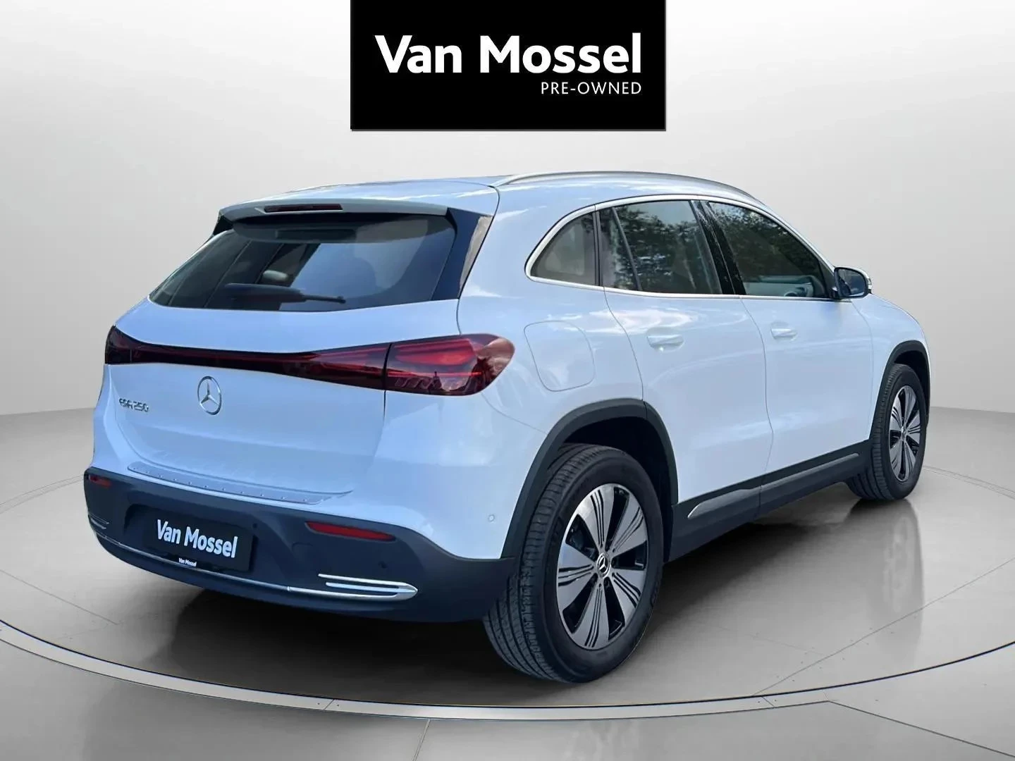 Mercedes-Benz-EQA-image-4