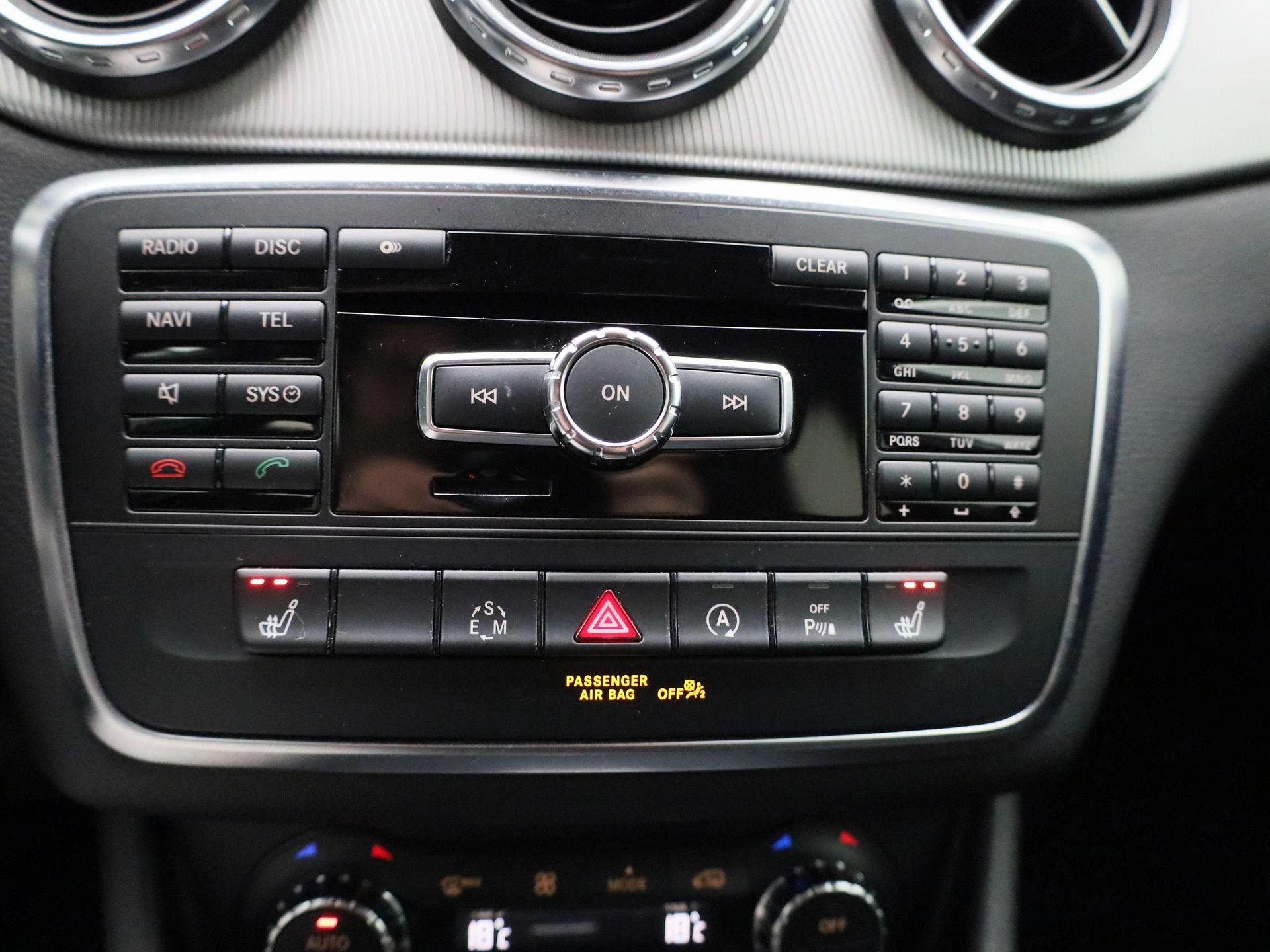 Mercedes-Benz-GLA-image-18