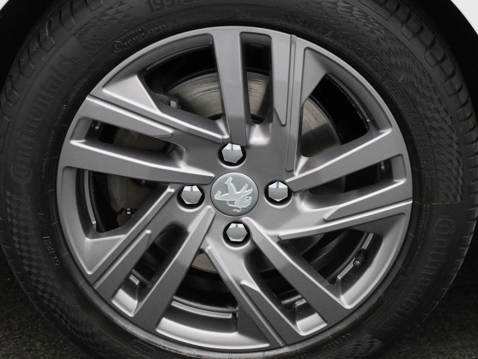 Peugeot-208-image-11