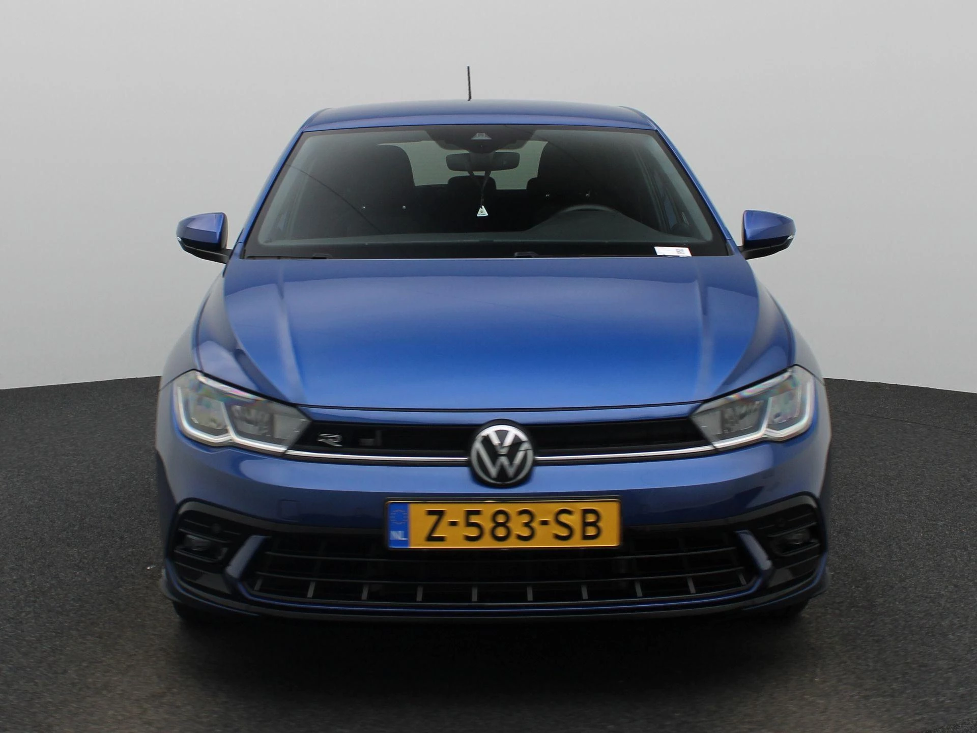 Volkswagen-Polo-image-1