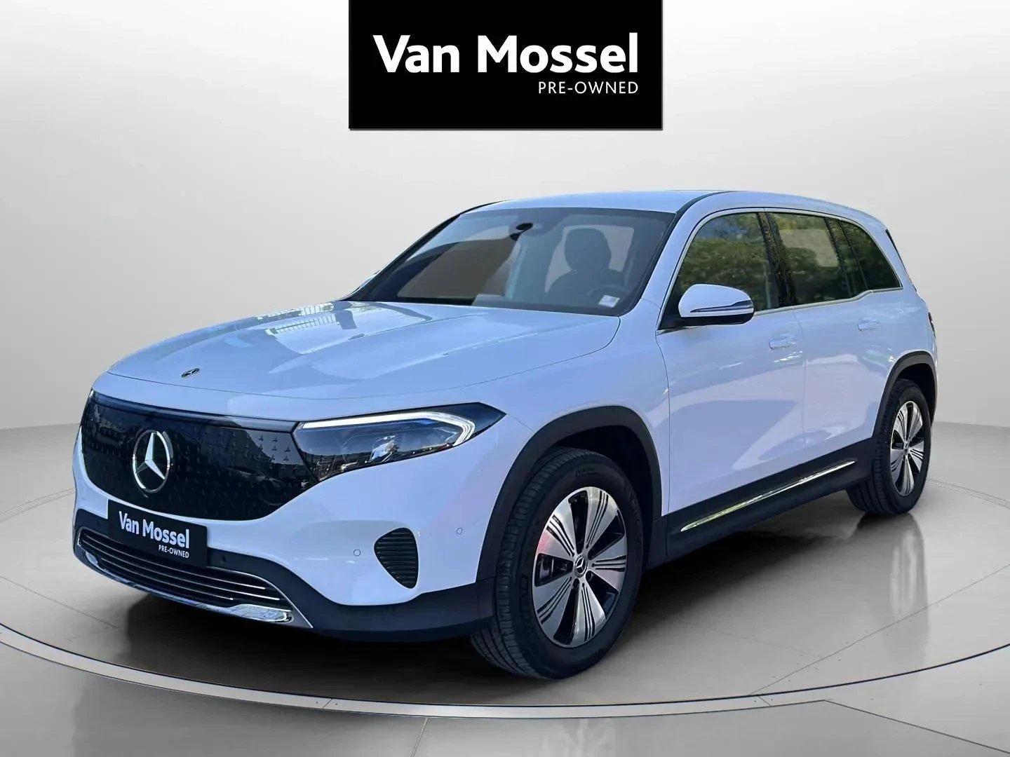 Mercedes-Benz-EQB-image-0