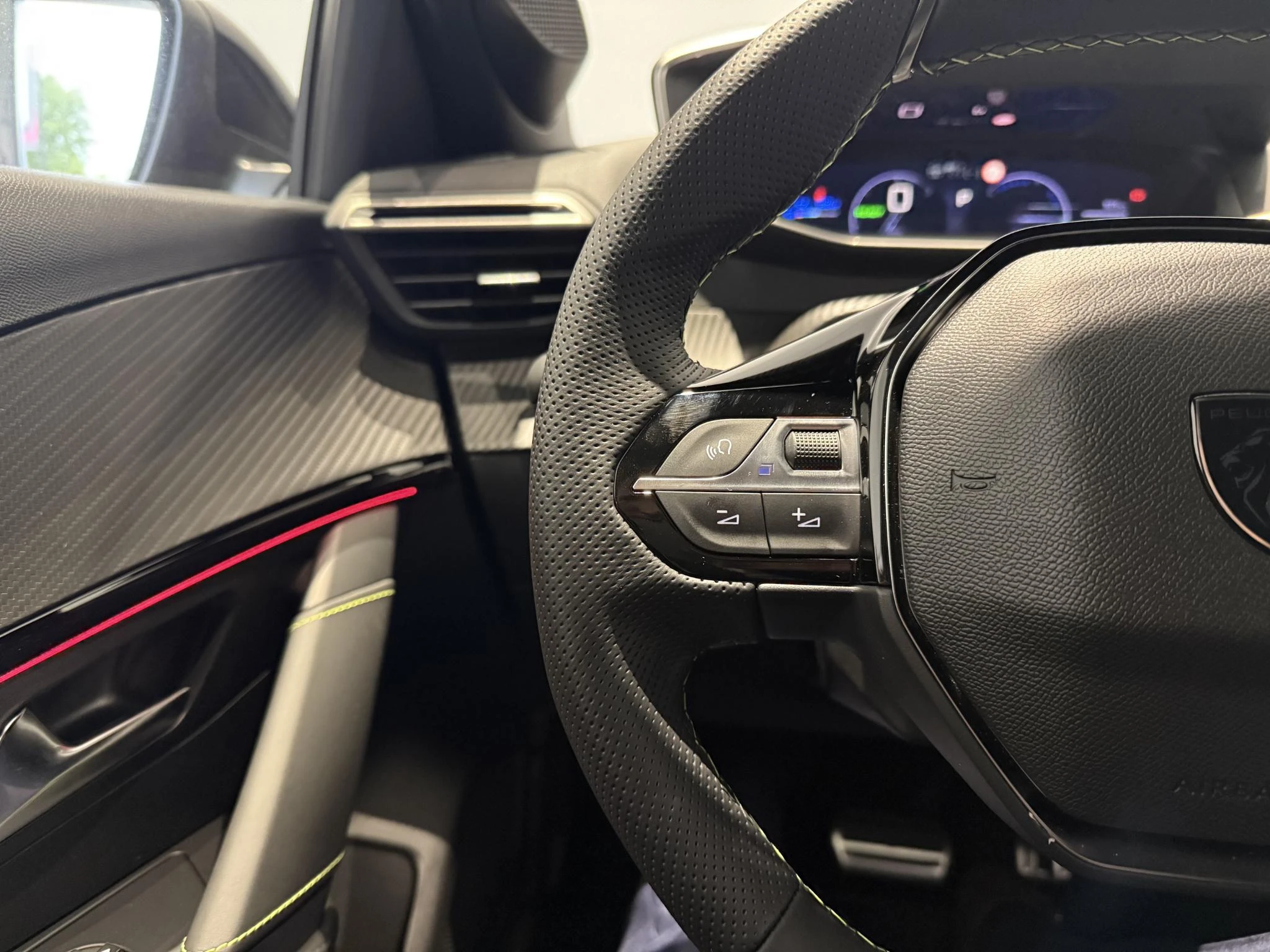 Peugeot-e-208-image-16