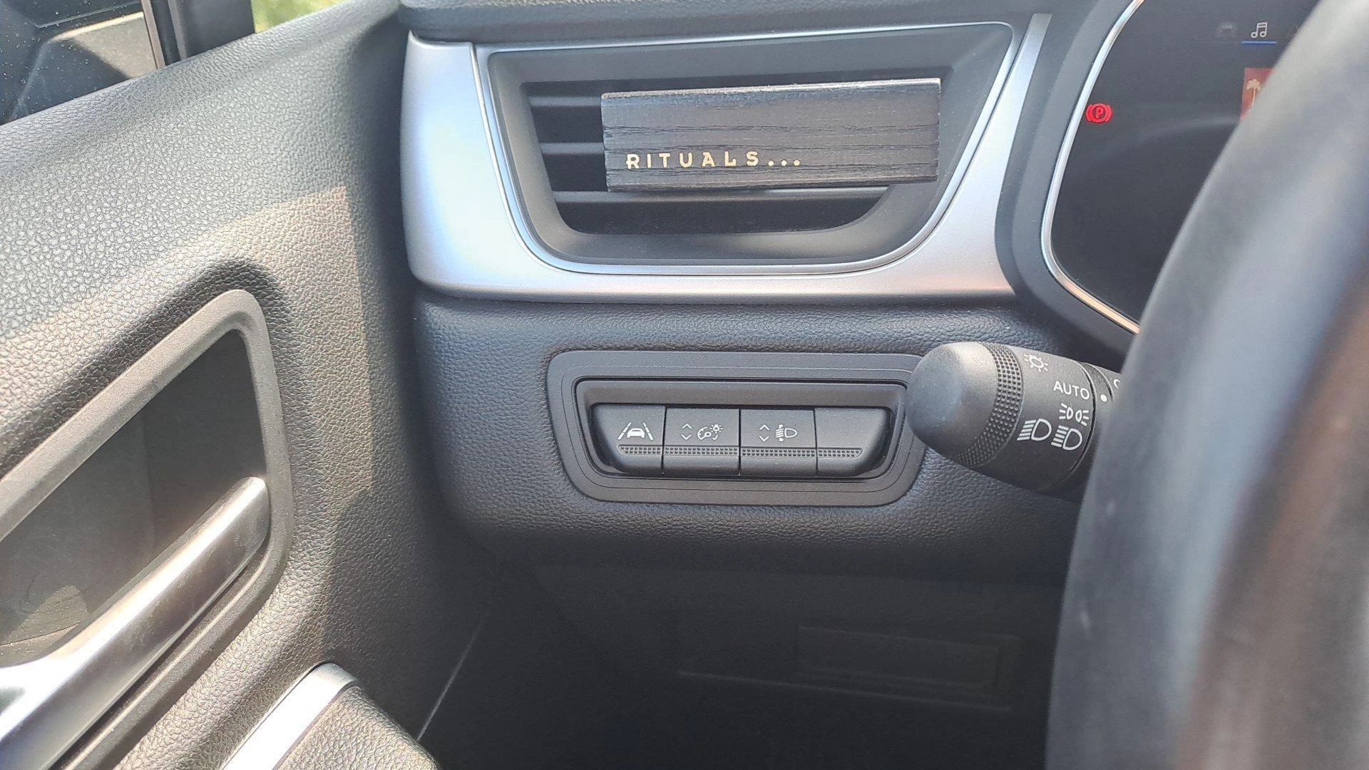 Renault-Captur-image-12