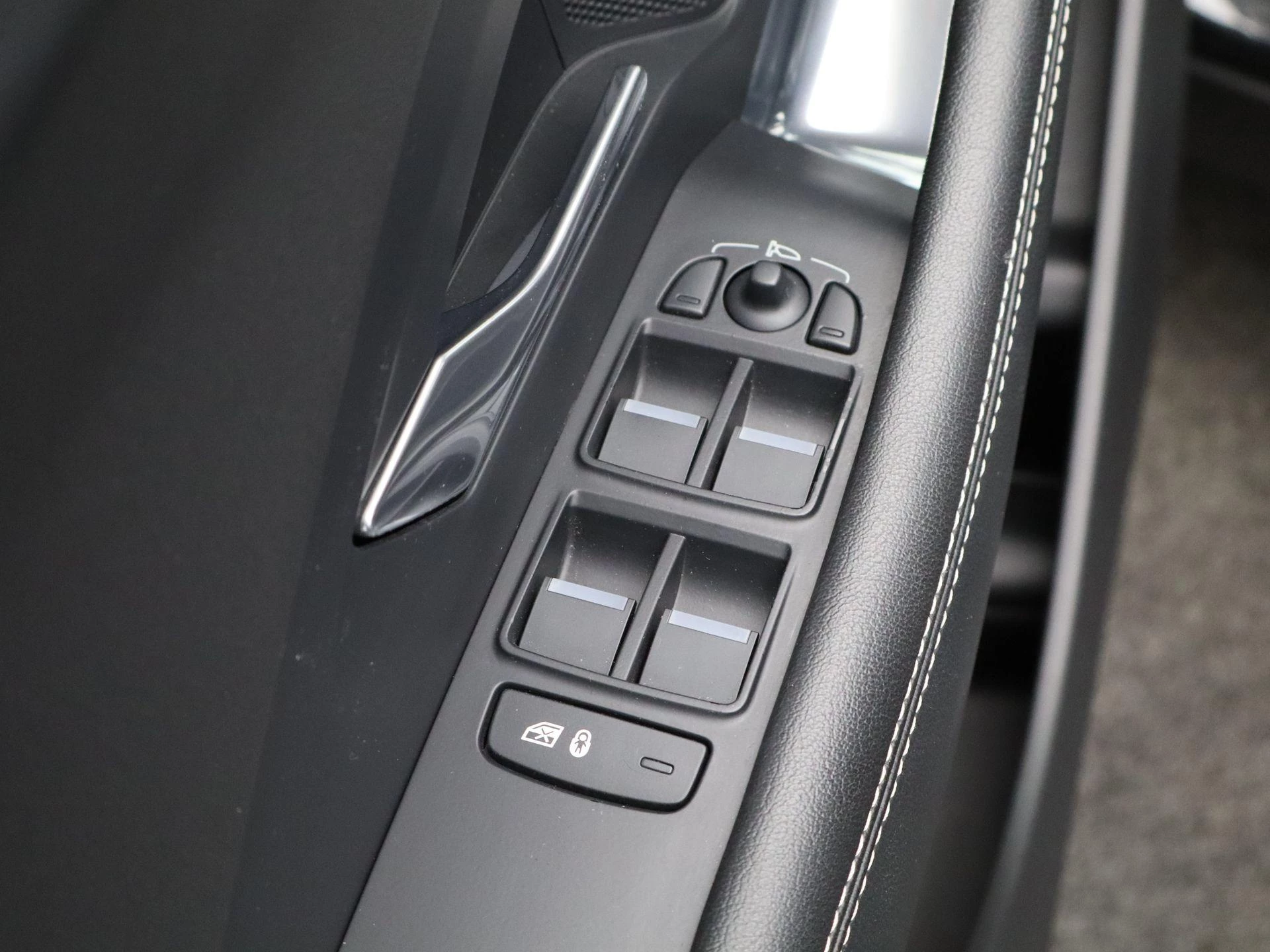 Jaguar-E-PACE-image-26