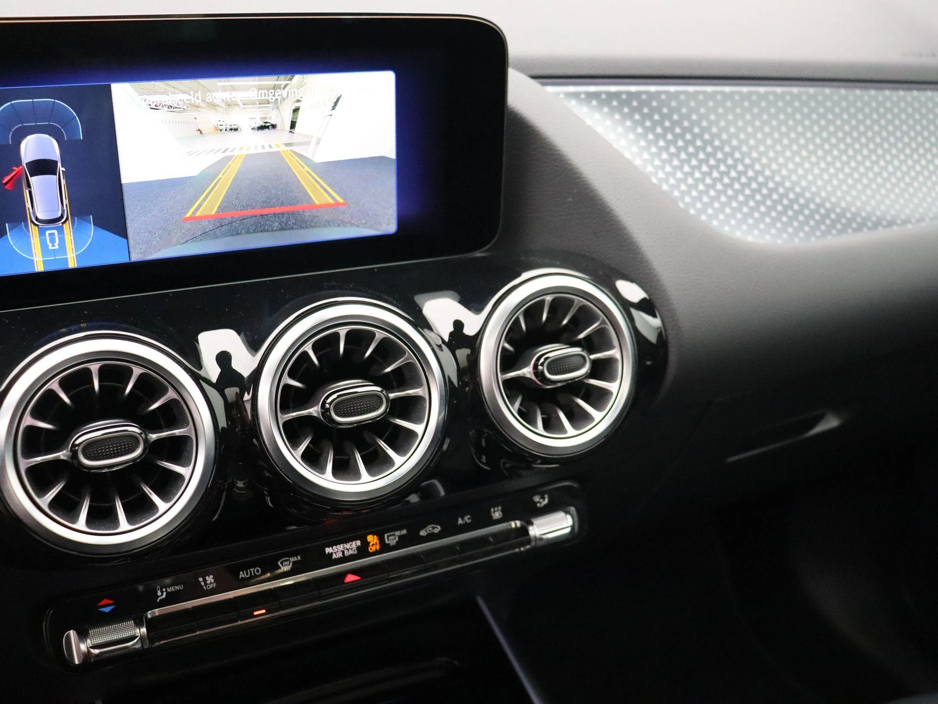 Mercedes-Benz EQA 250+ Business Line + PANO DAK + CARPLAY + CAMERA +