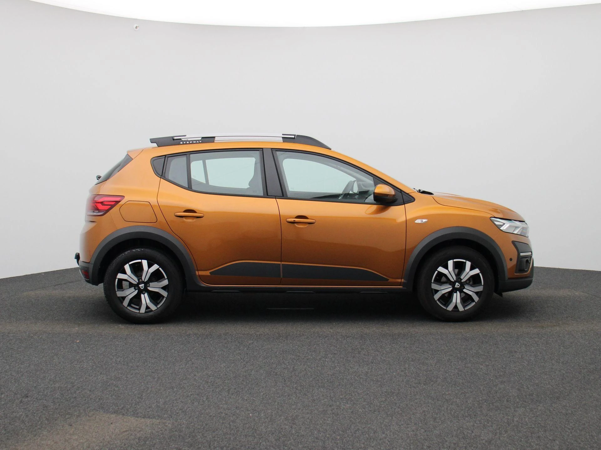 Dacia-Sandero Stepway-image-5