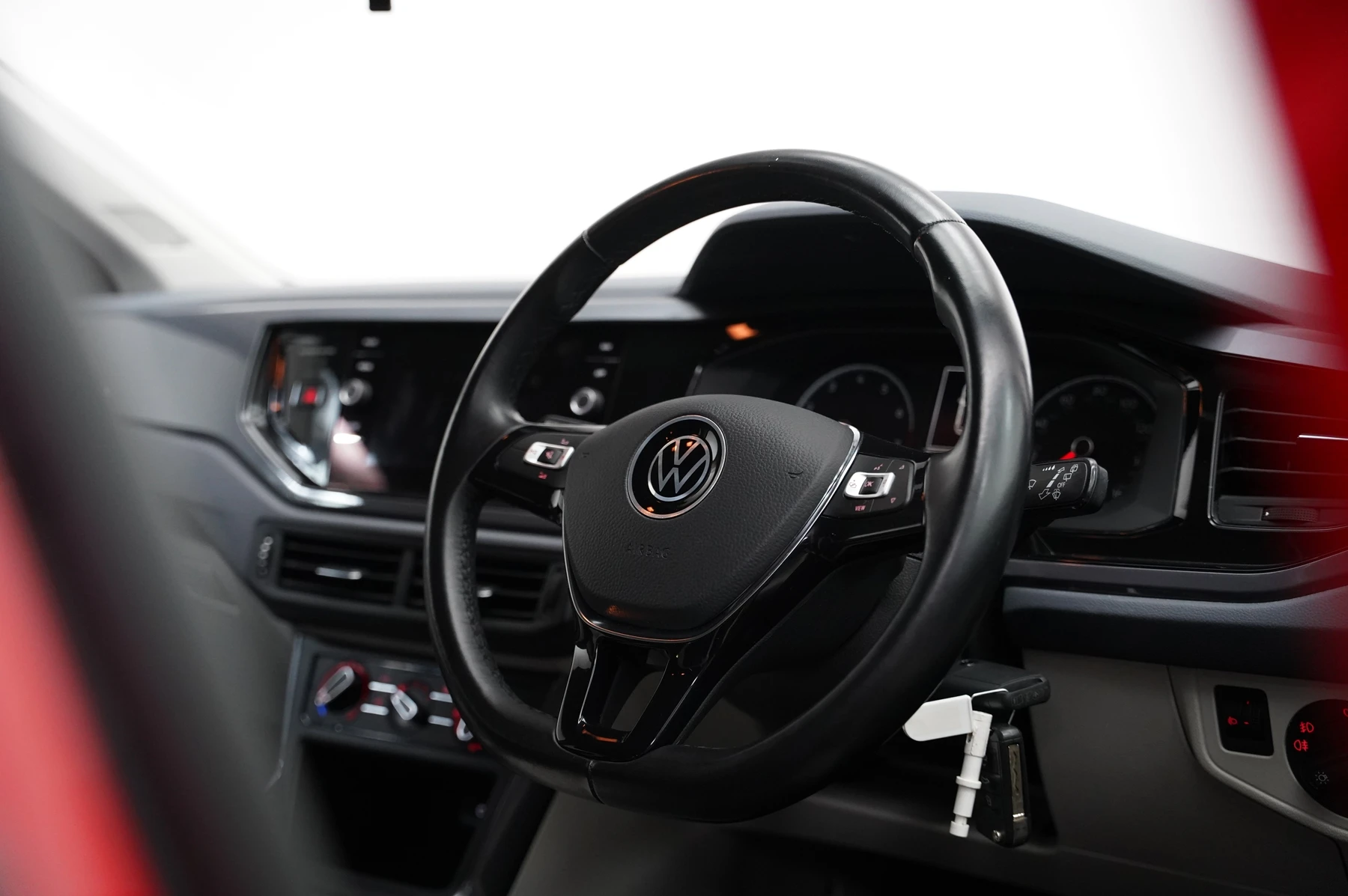 Volkswagen-Polo-image-16