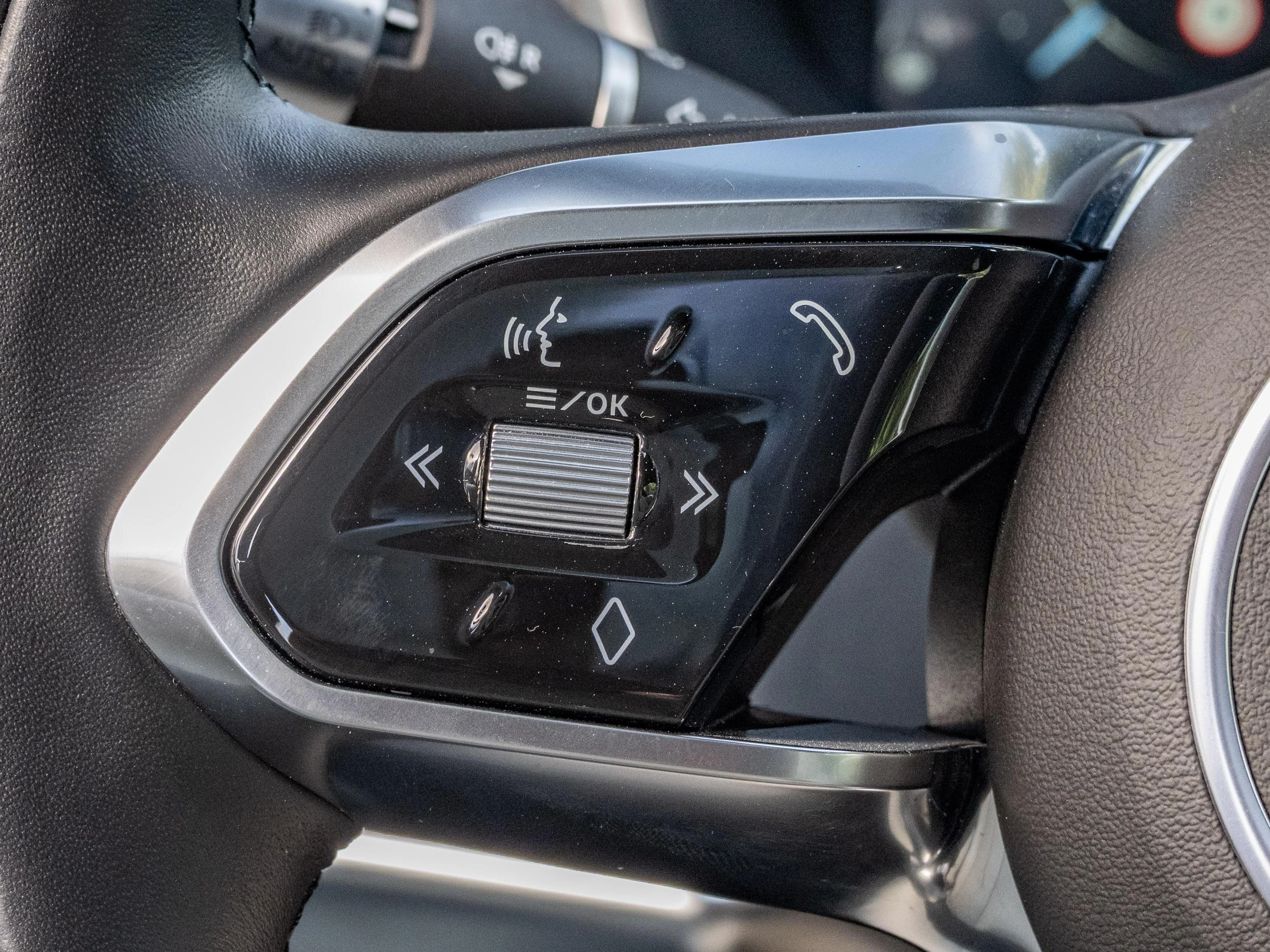 Jaguar-I-PACE-image-18