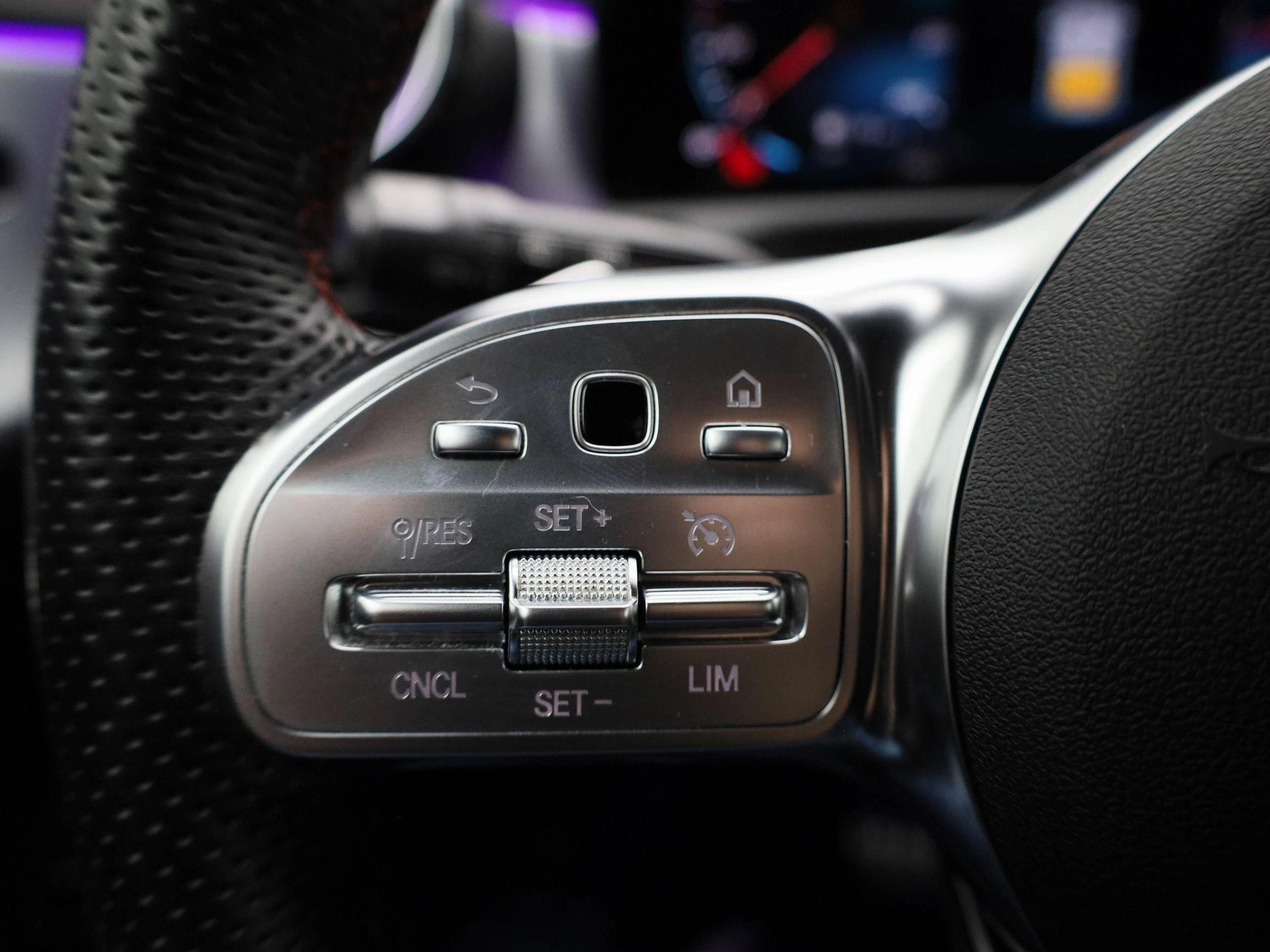 Mercedes-Benz-CLA-image-20