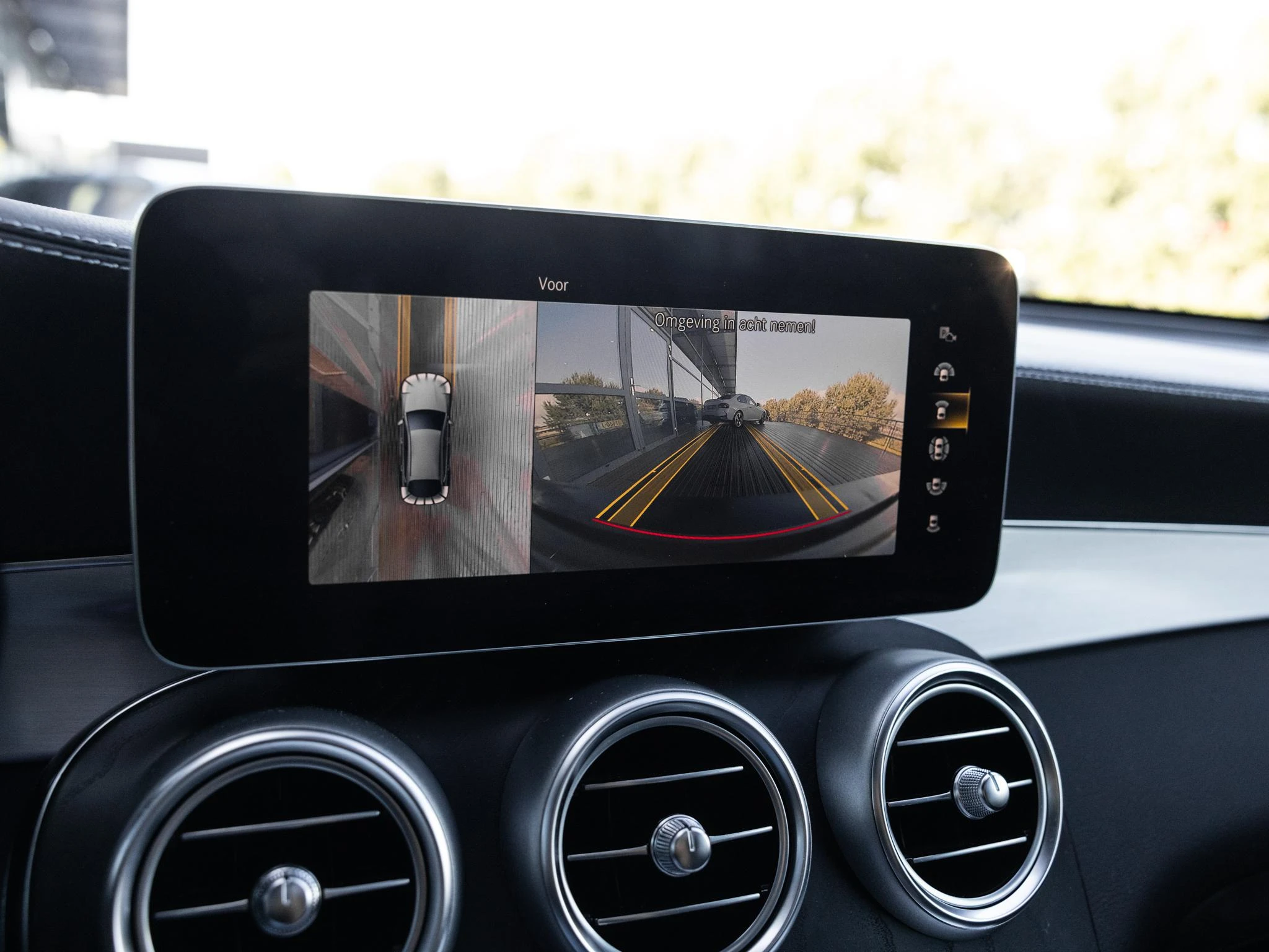 Mercedes-Benz-GLC-image-25