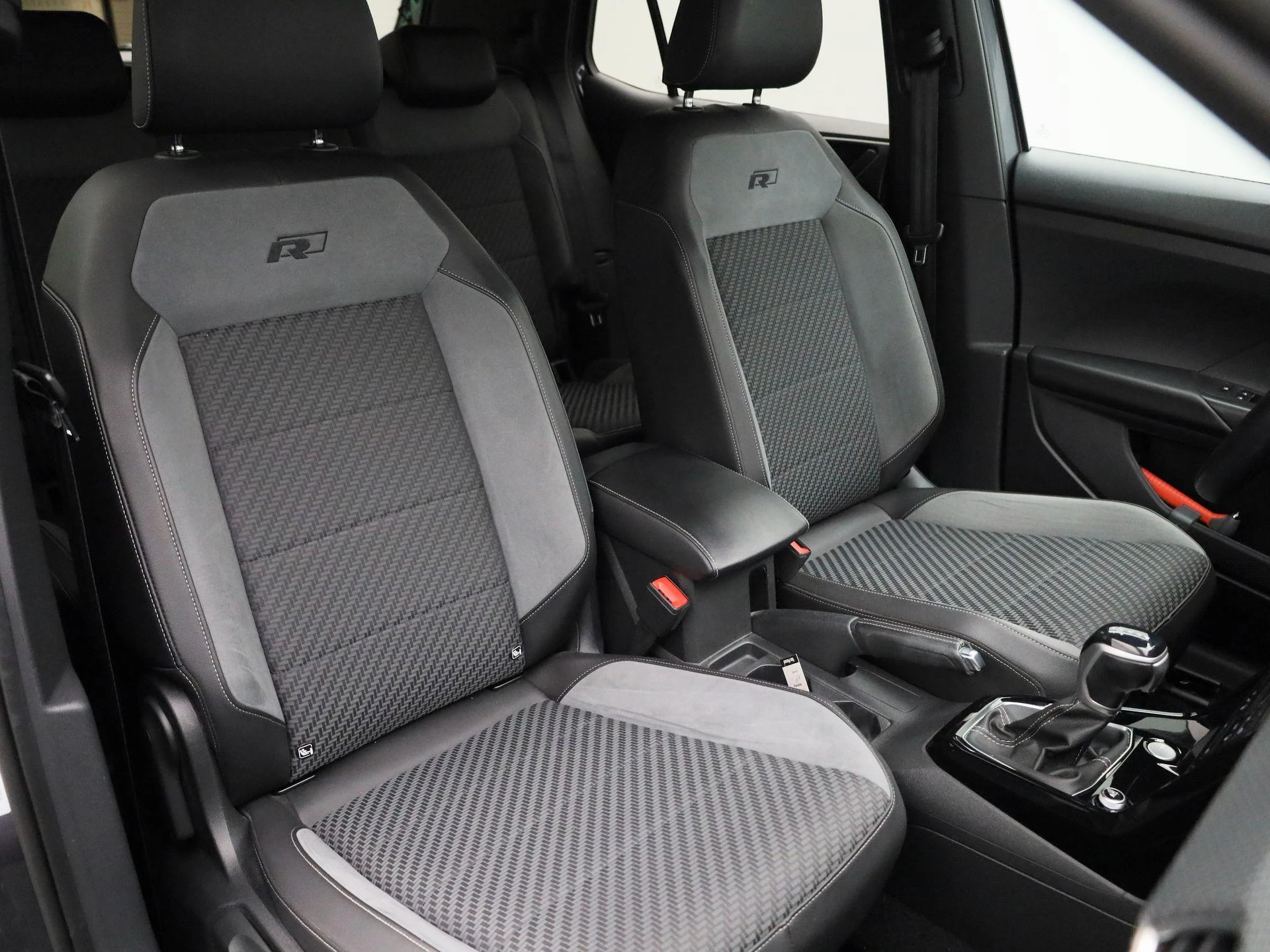 Volkswagen-T-Cross-image-34