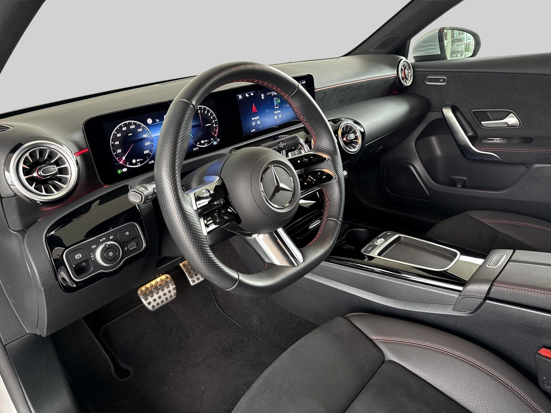Mercedes-Benz Classe A 250 e AMG Line - TREKHAAK - MULTIBEAM LED - CARPLAY - 360° CAMERA