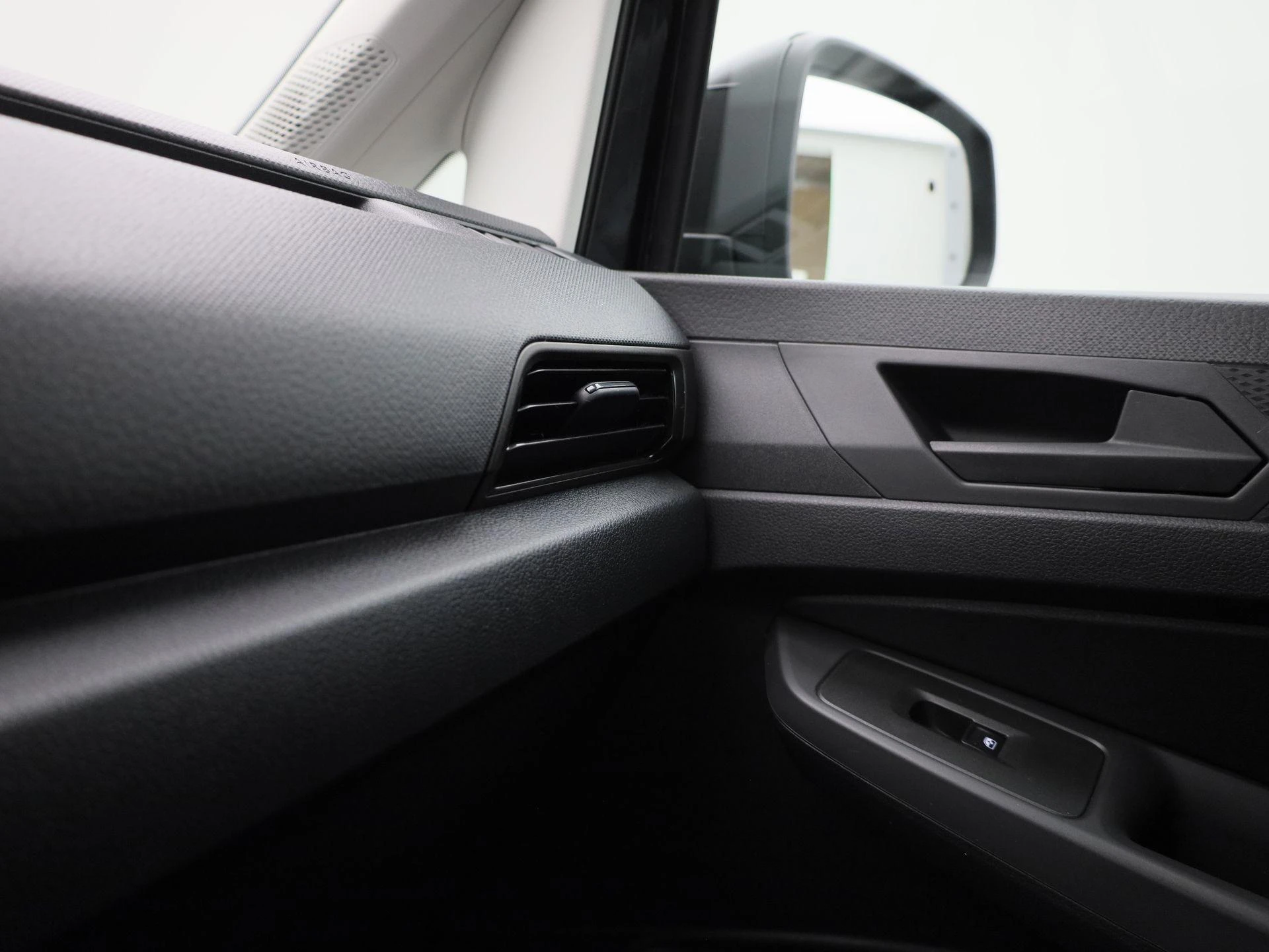 Volkswagen-Caddy-image-18