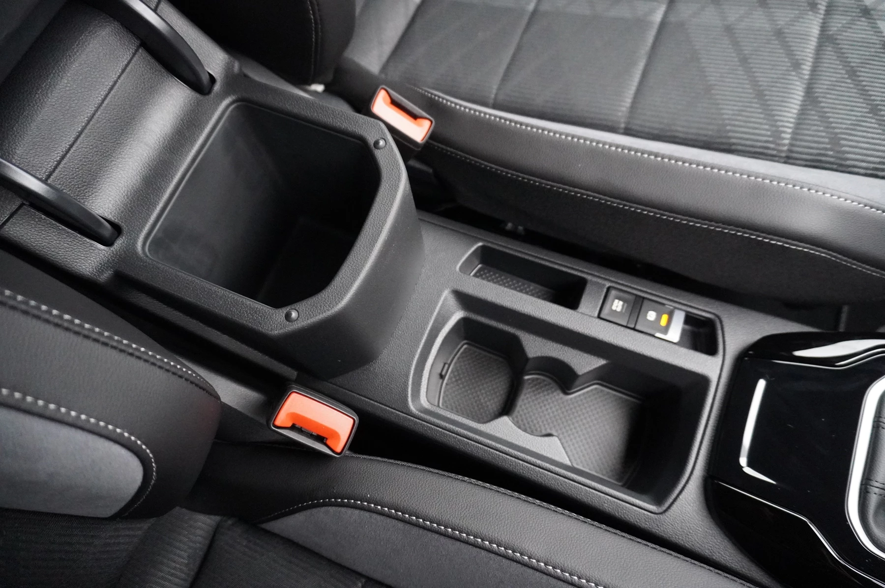 Volkswagen-T-Roc-image-43