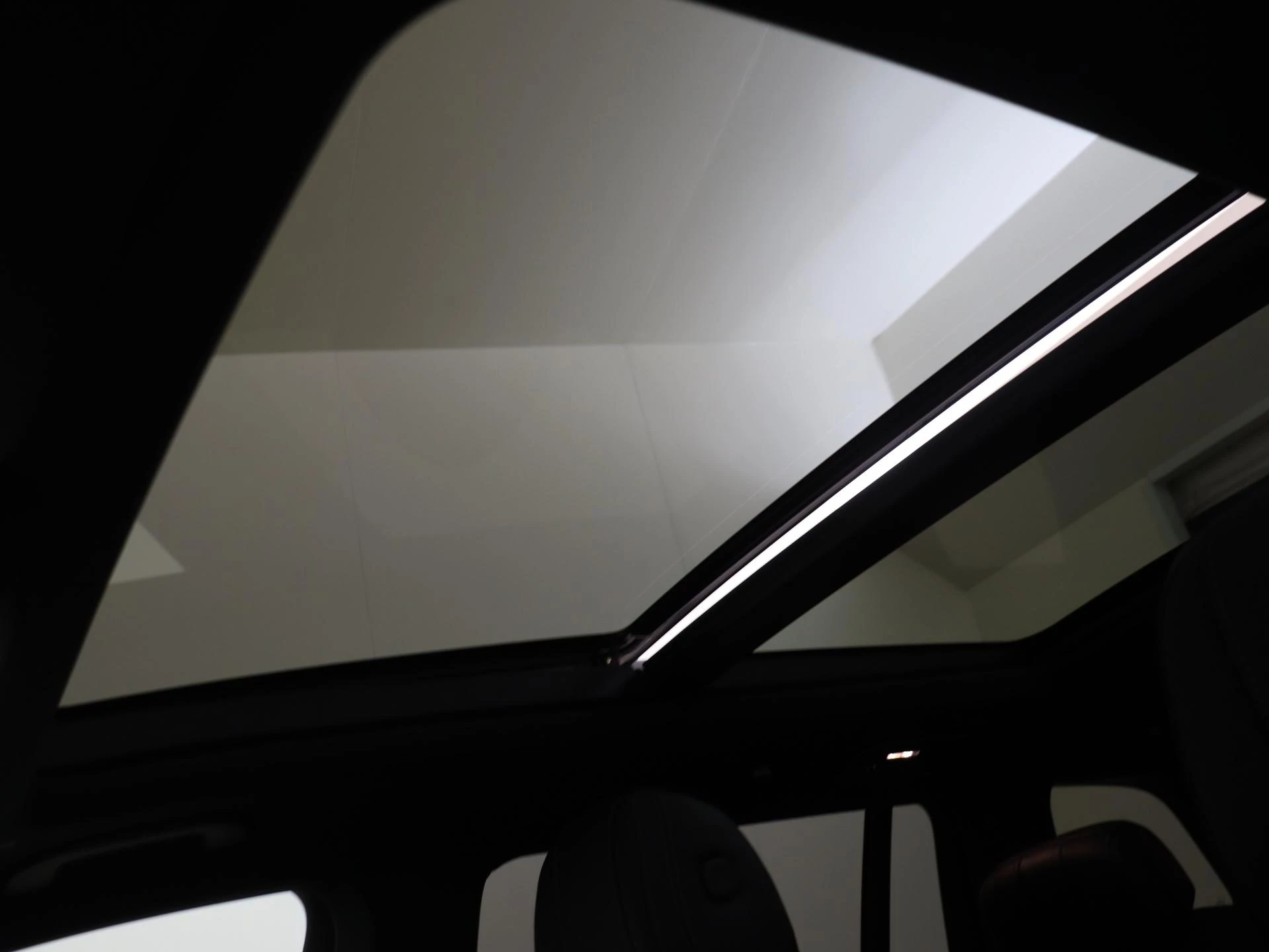 Mercedes-Benz-GLS-image-33