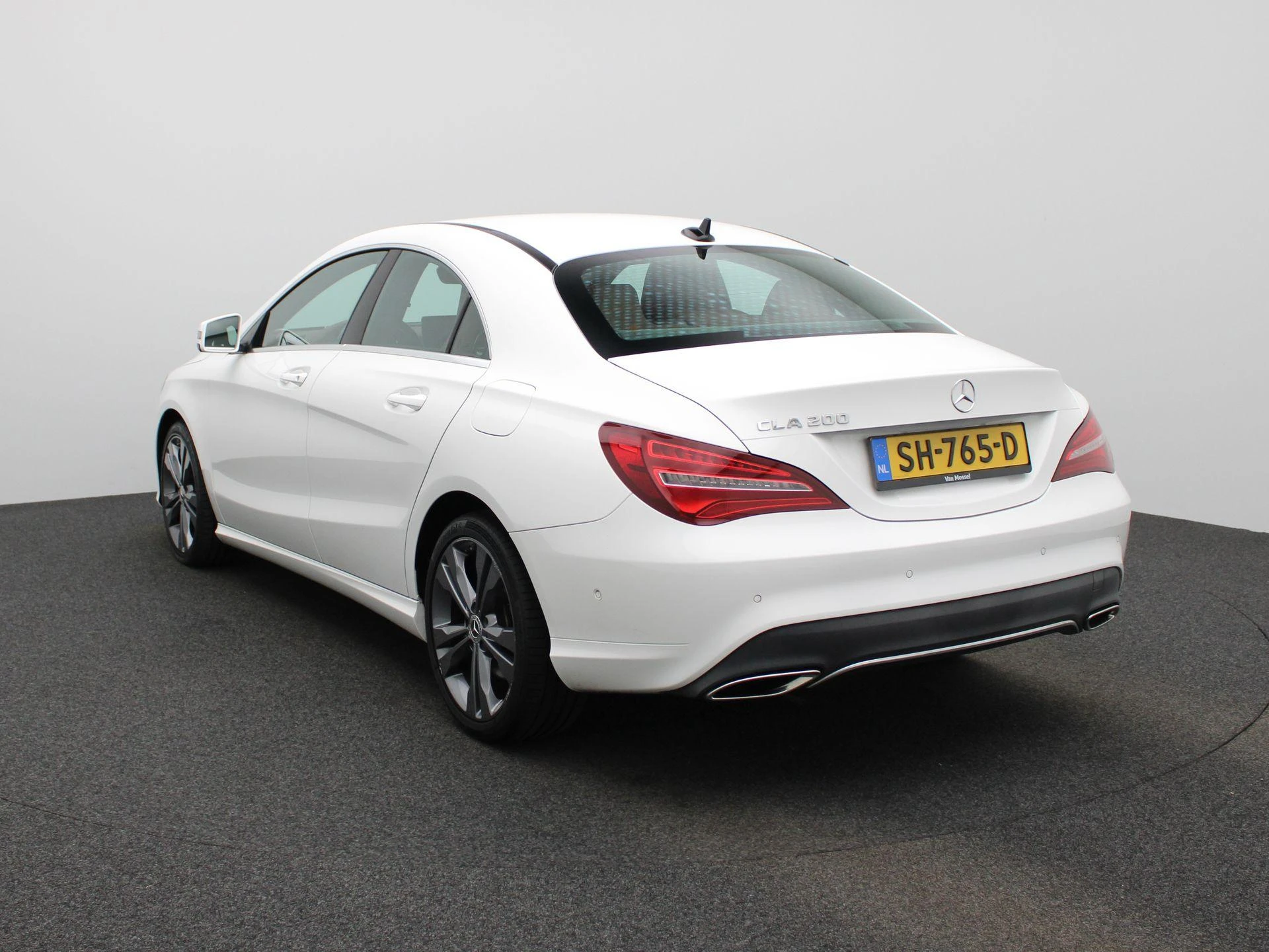 Mercedes-Benz-CLA-image-1