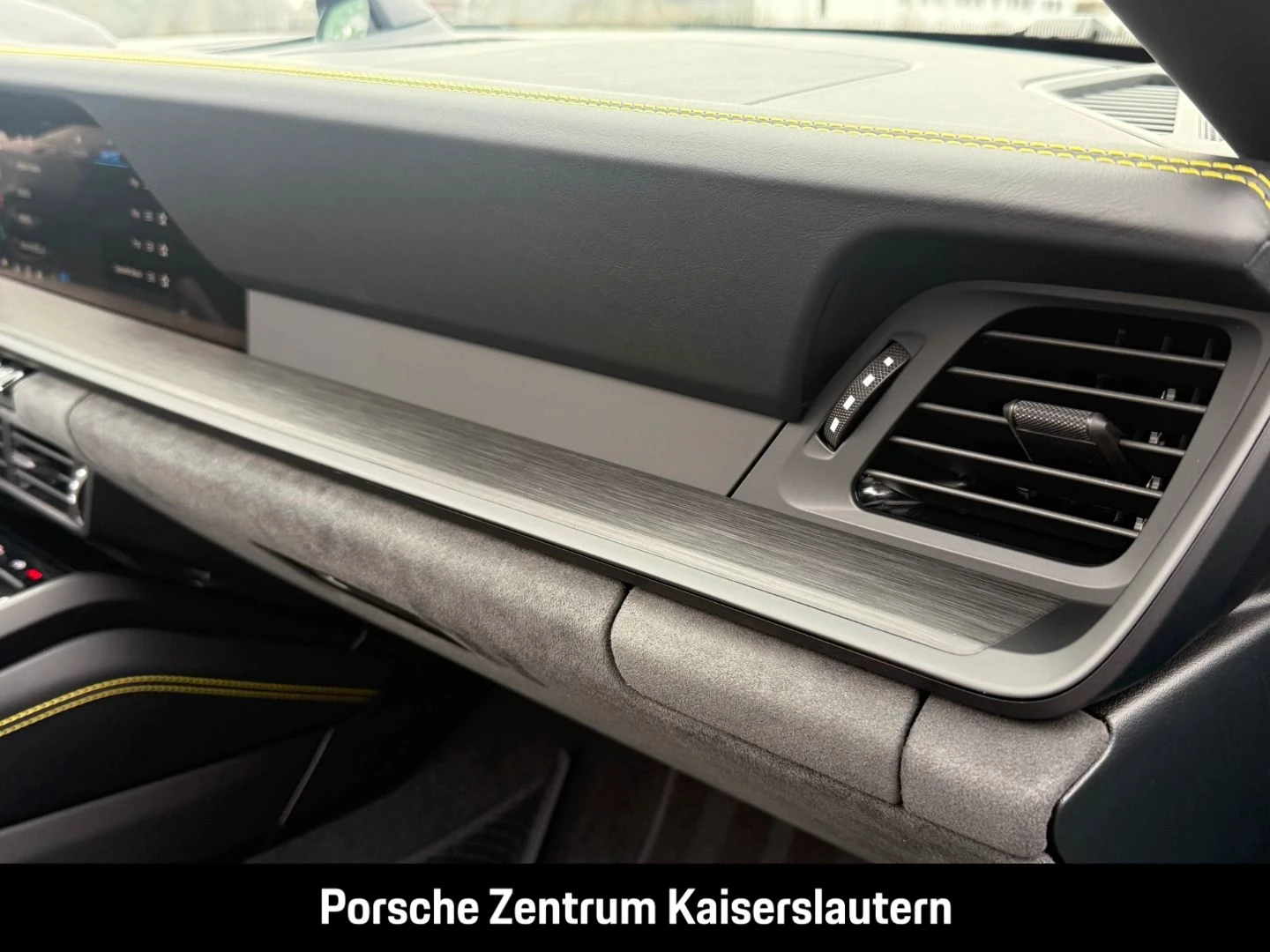 Porsche 911 992 Carrera 4 GTS Cabriolet Liftsystem-VA carrera
