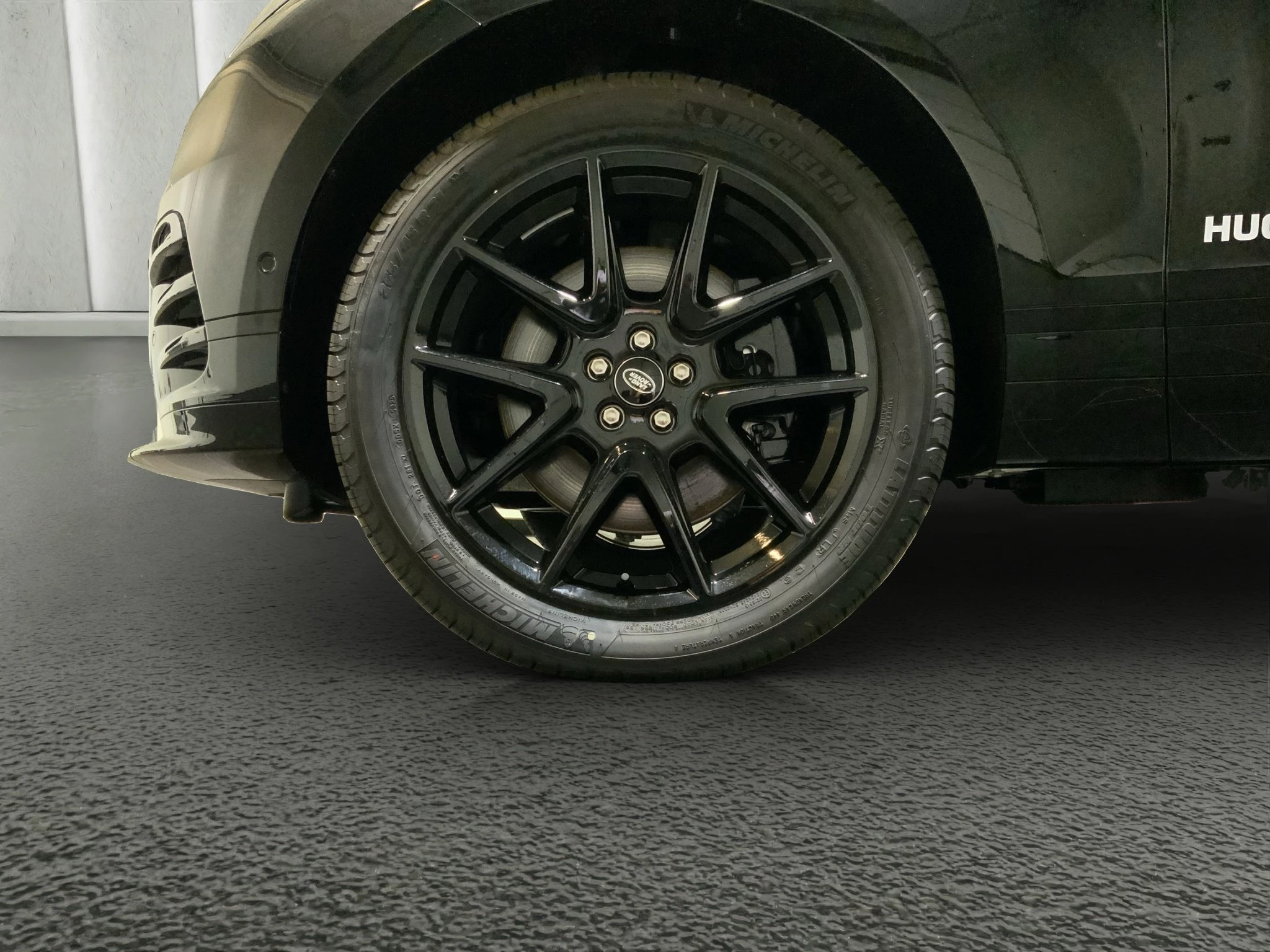 Land Rover-Range Rover Velar-image-5