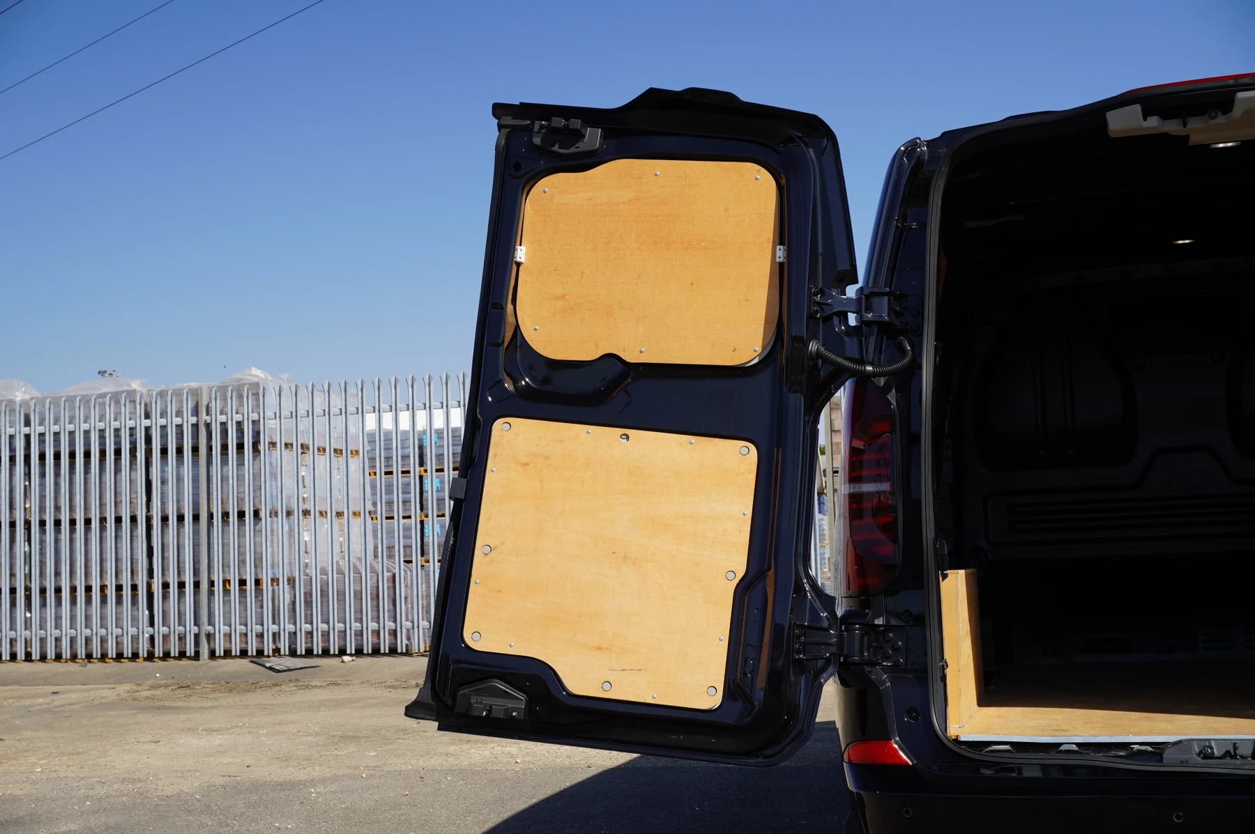 Volkswagen-Transporter-image-20