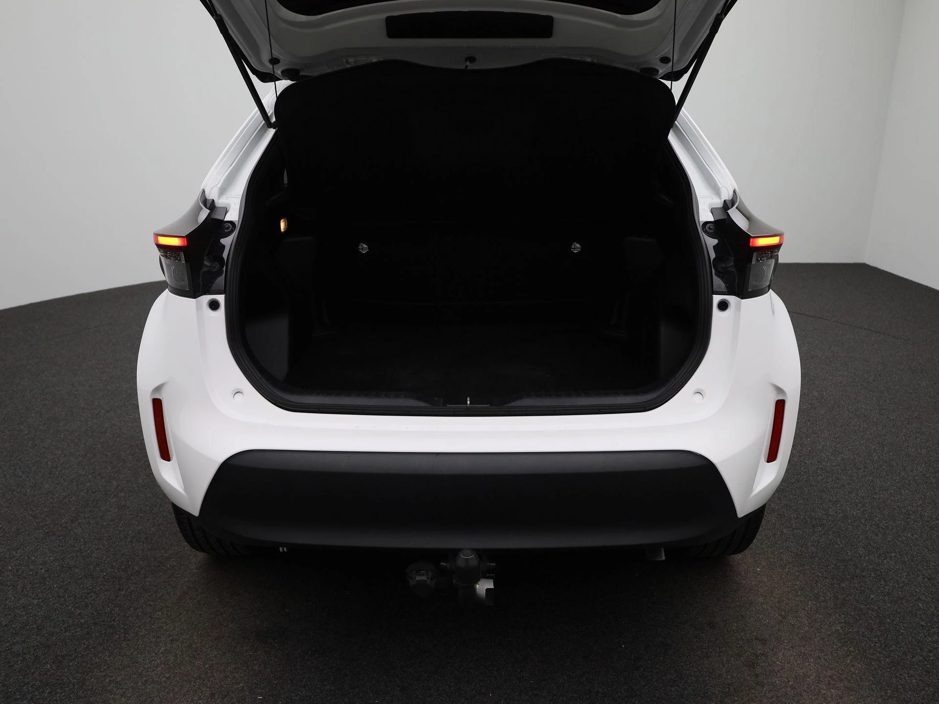 Toyota-Yaris Cross-image-12