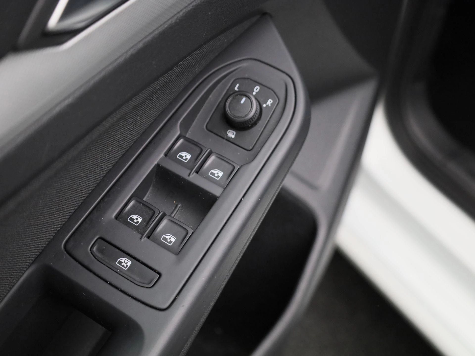 Volkswagen-Golf-image-27