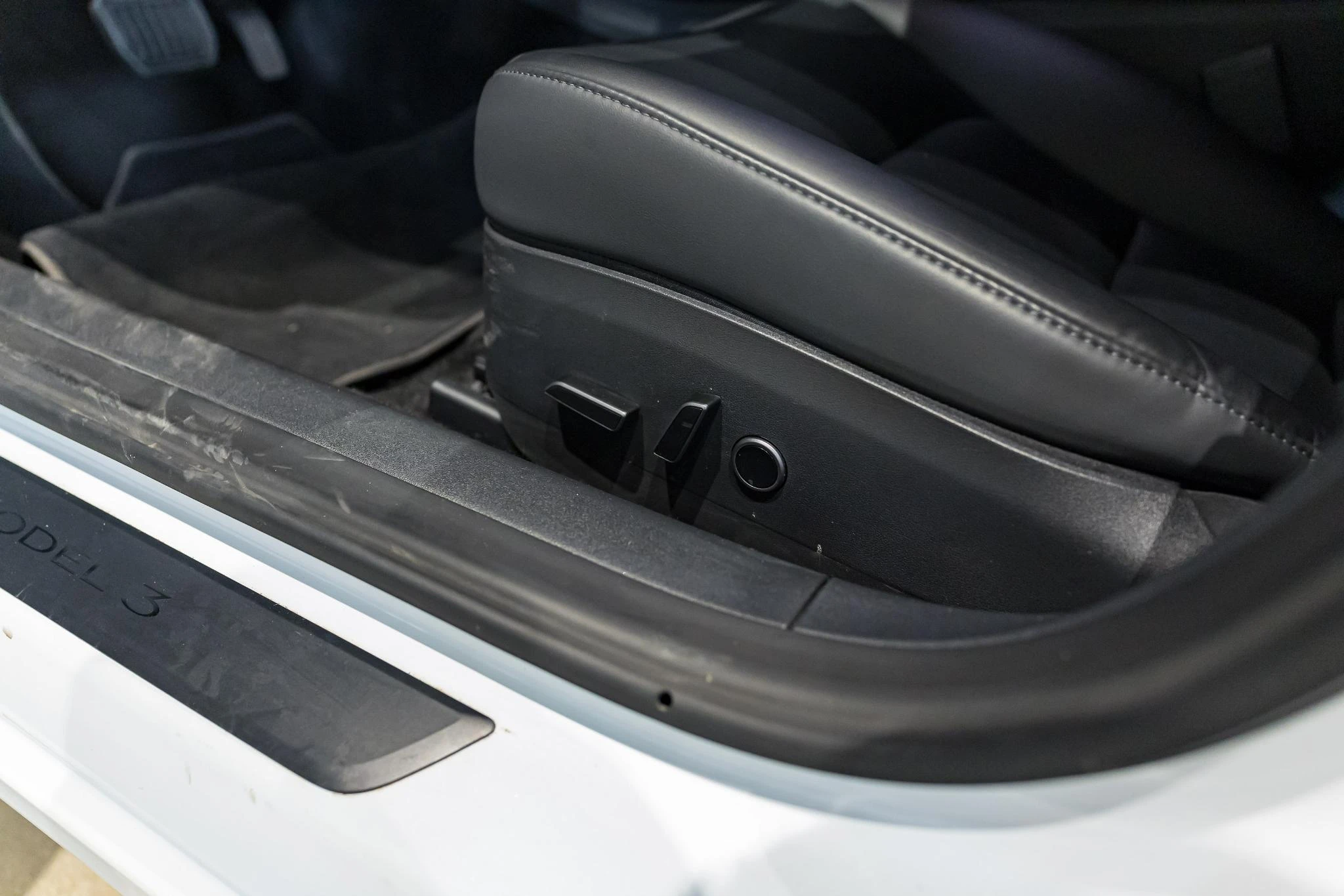 Tesla-Model 3-image-18