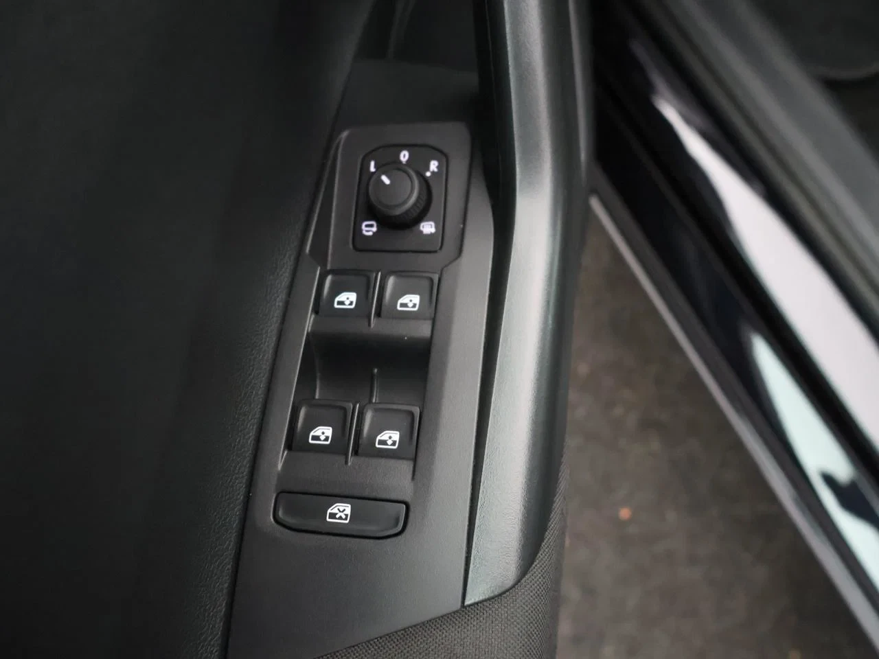 Volkswagen-Polo-image-21