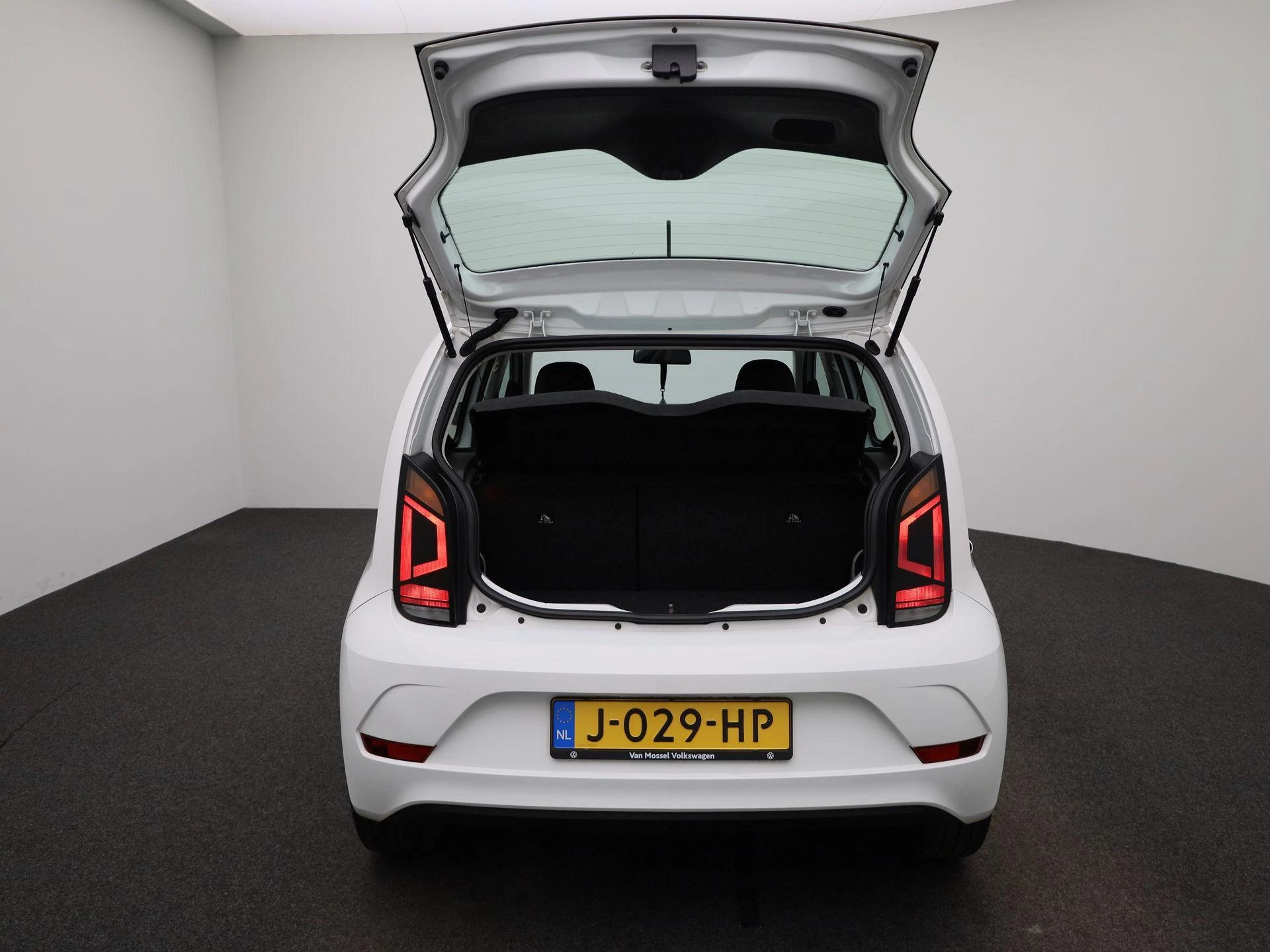 Volkswagen-up!-image-10