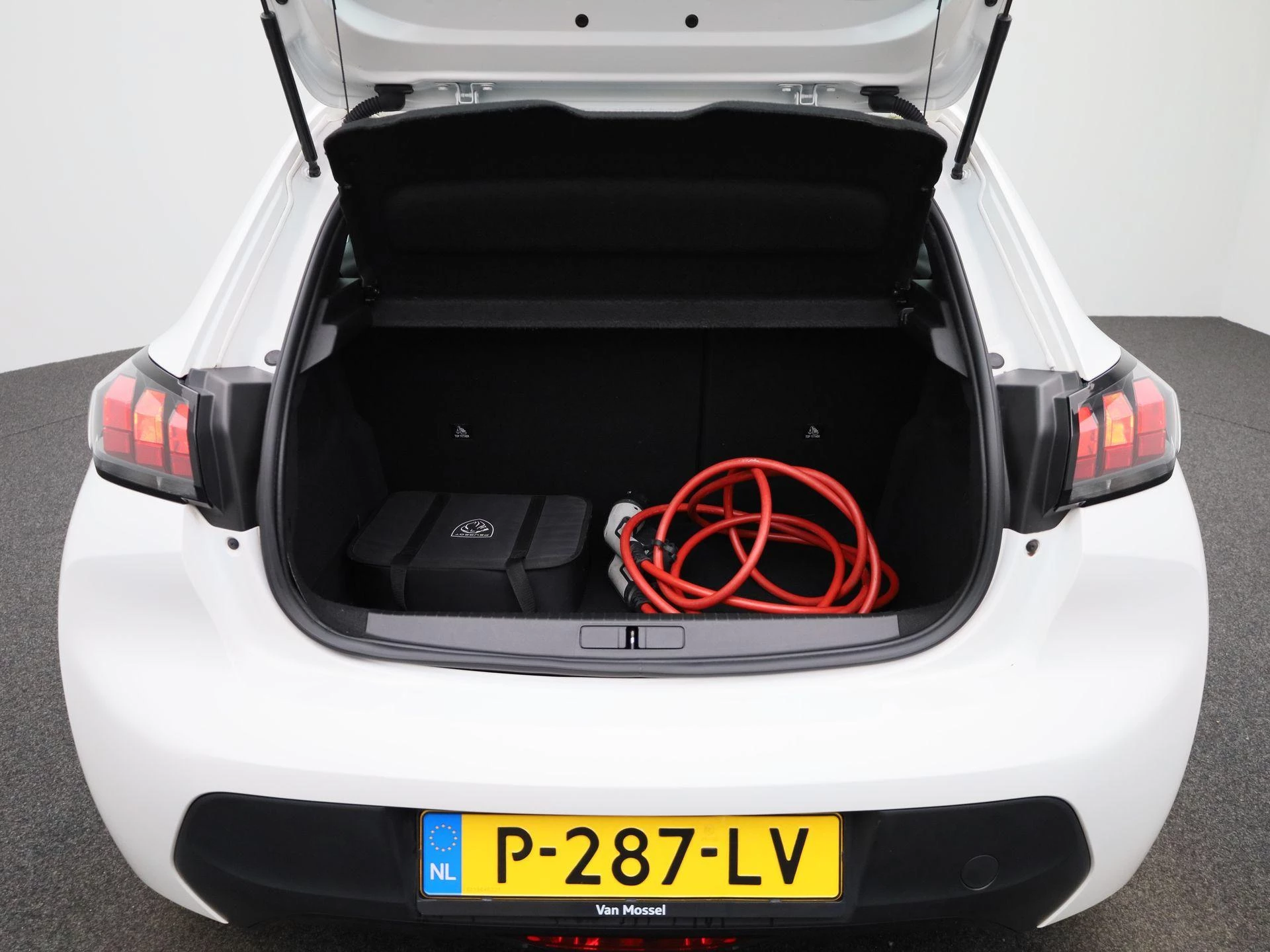 Peugeot-e-208-image-10