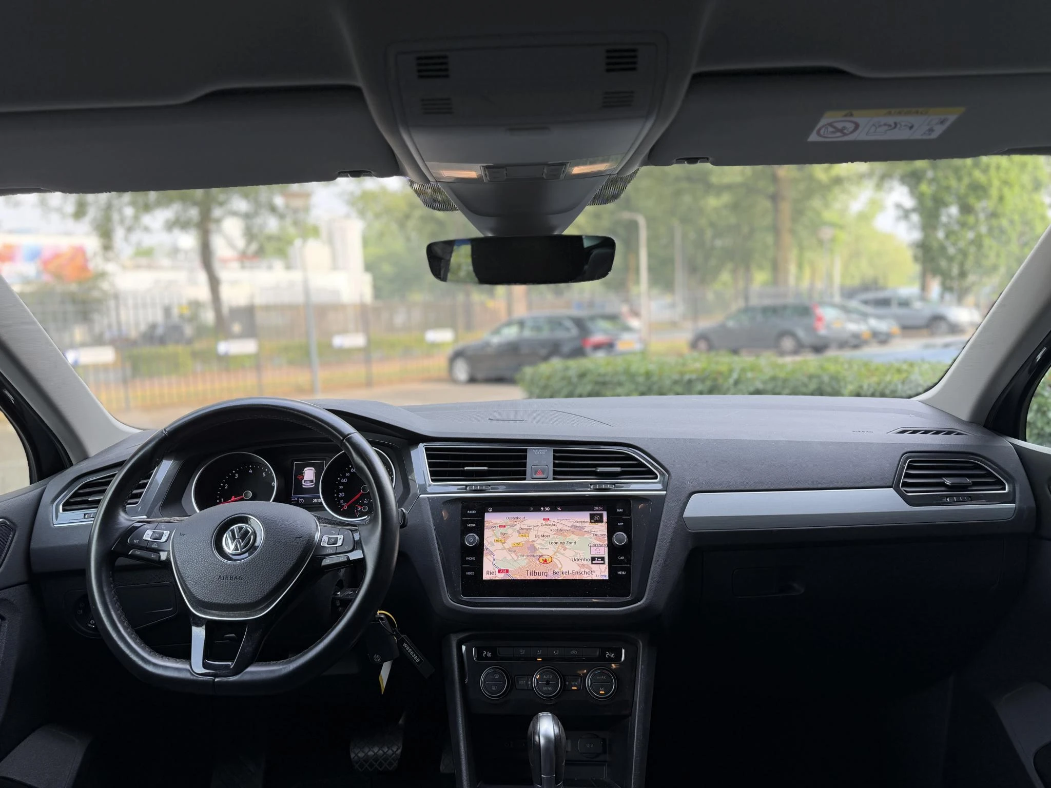 Volkswagen-Tiguan-image-2