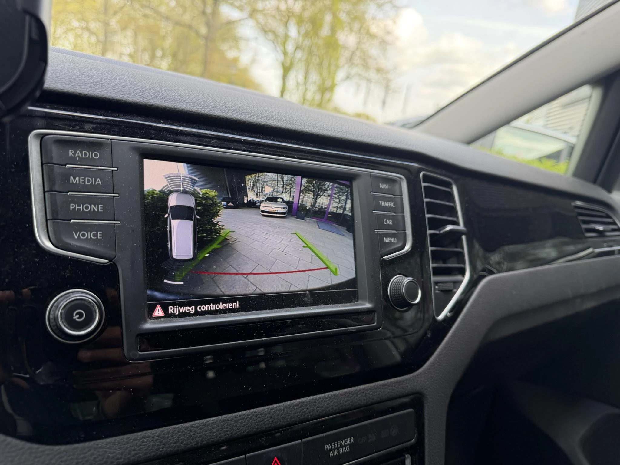 Volkswagen-Golf Sportsvan-image-4