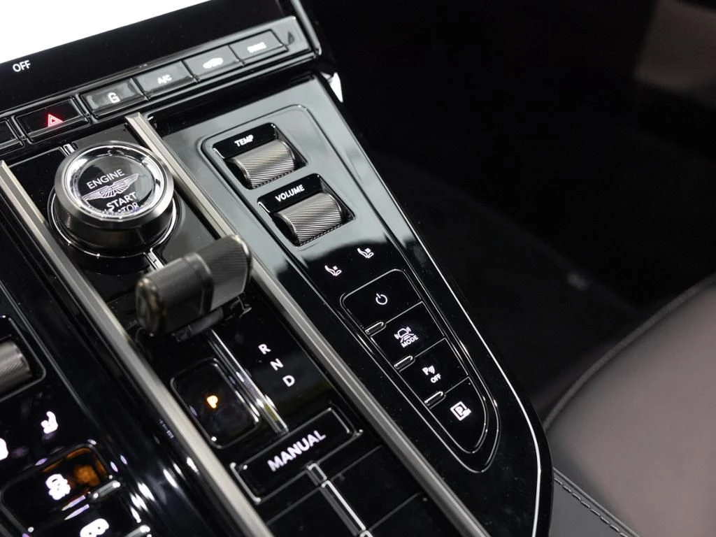 Aston Martin-V8 Vantage-image-27