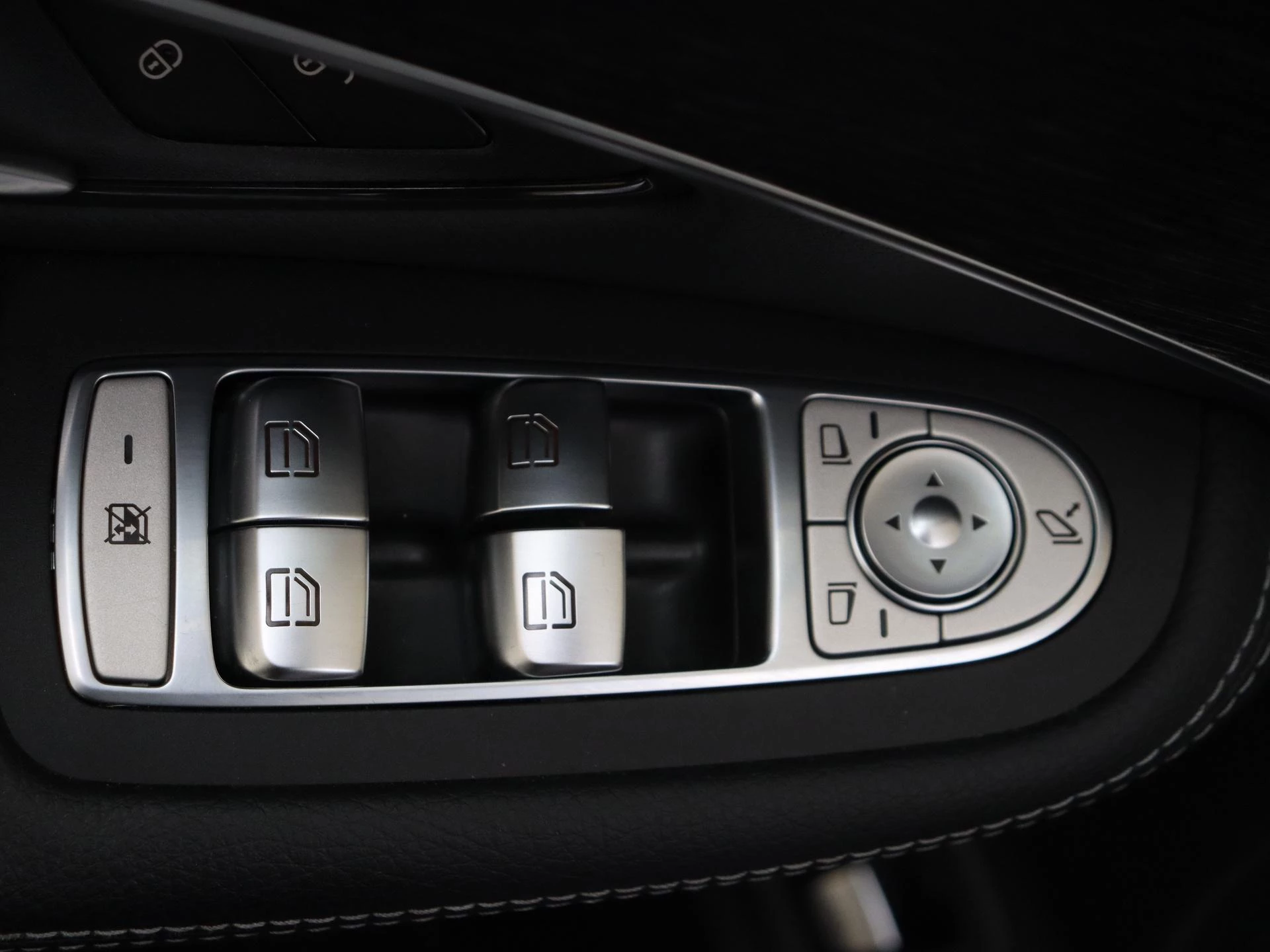 Mercedes-Benz-GLC-image-29