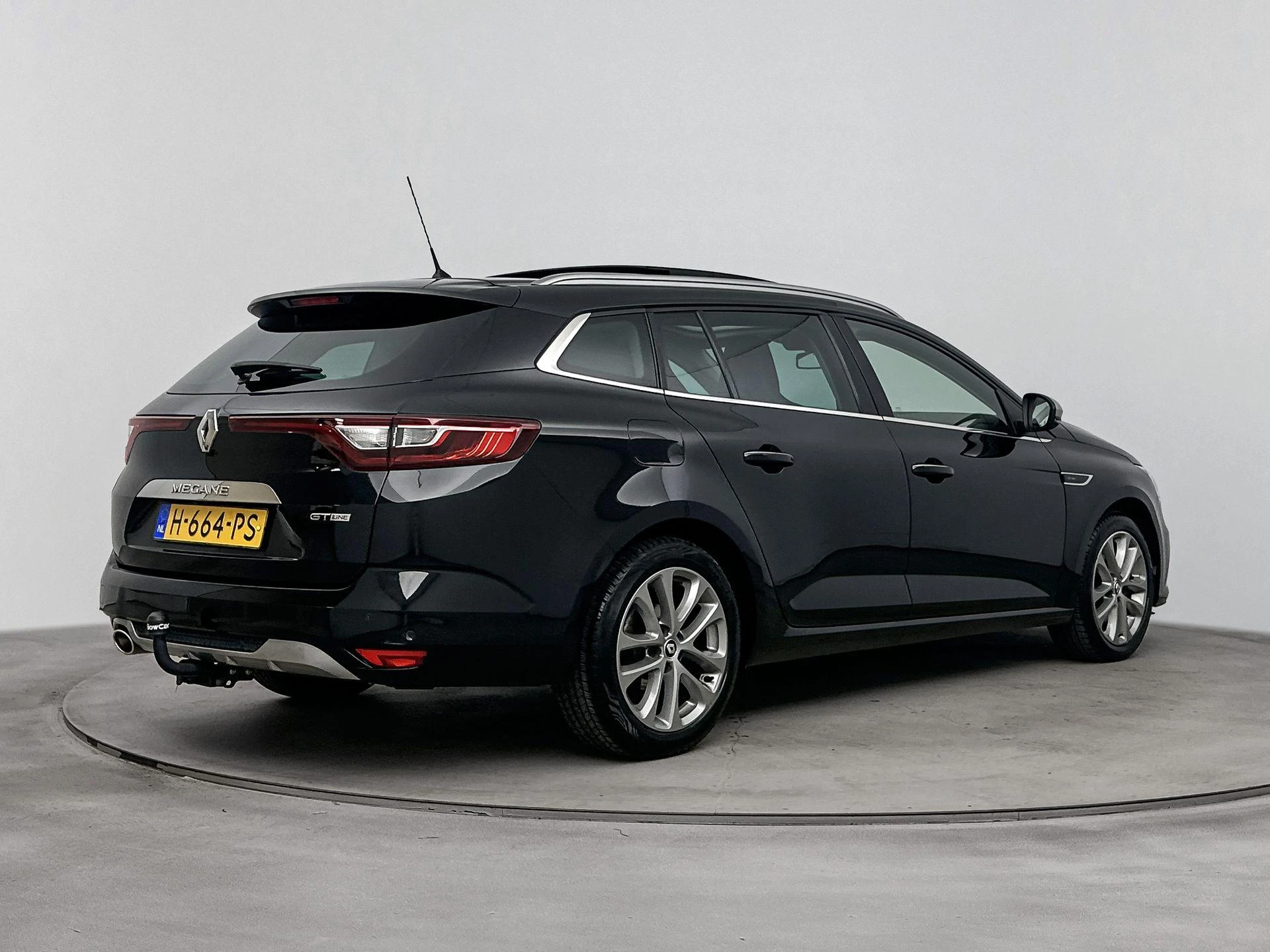 Renault-Mégane Estate-image-3