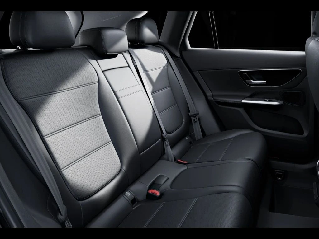 Mercedes-Benz-GLC 220 d-image-11