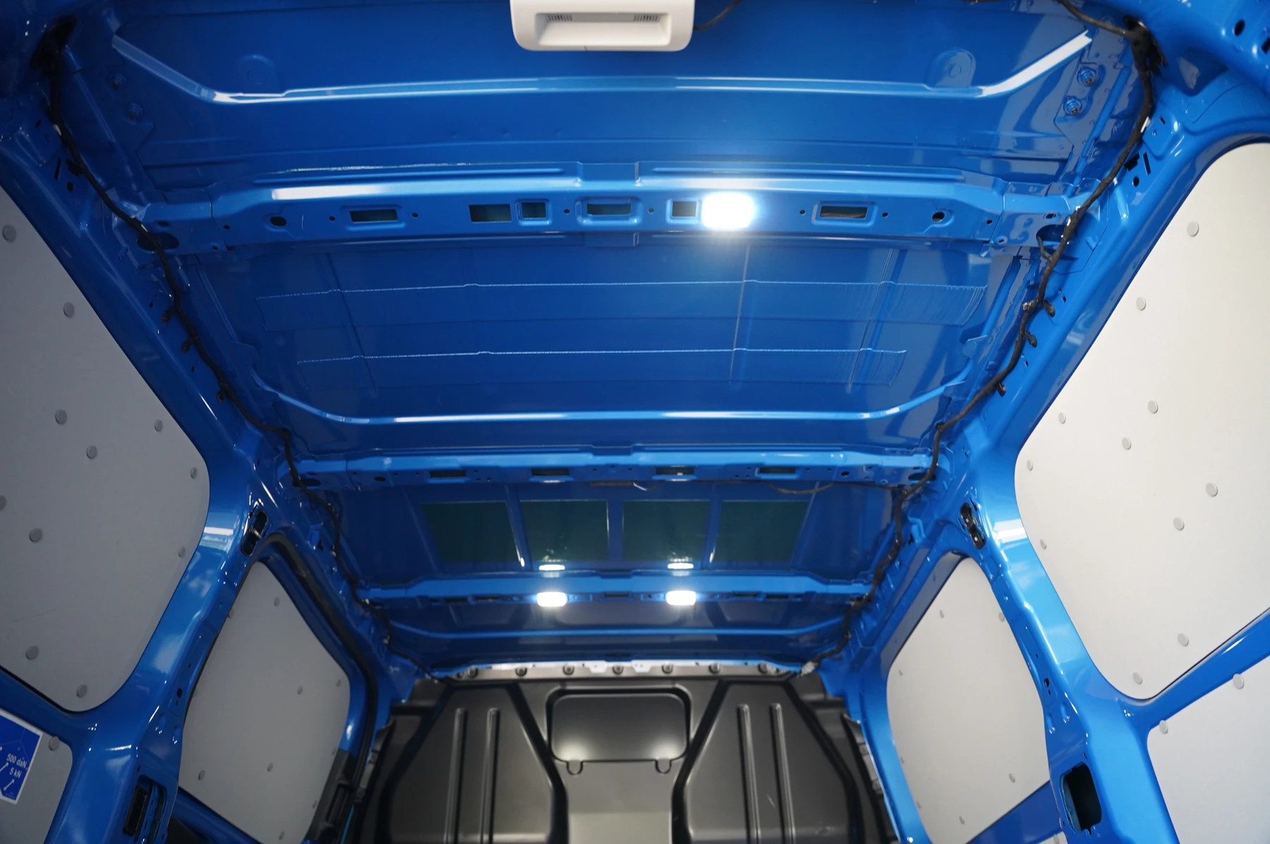 Volkswagen-Transporter-image-30