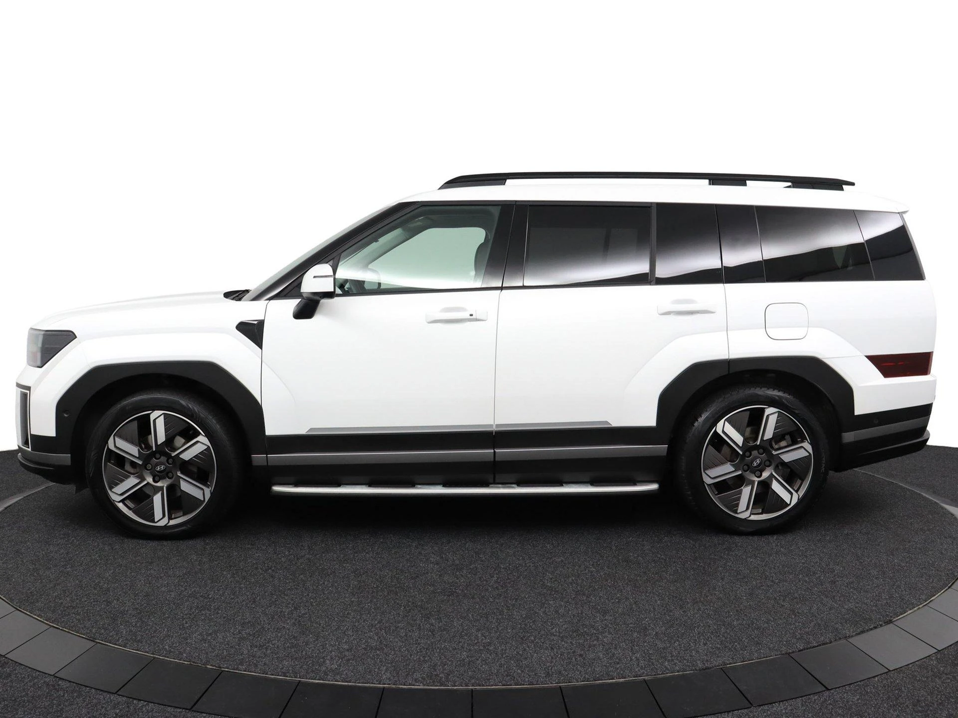 Hyundai-Santa Fe-image-3