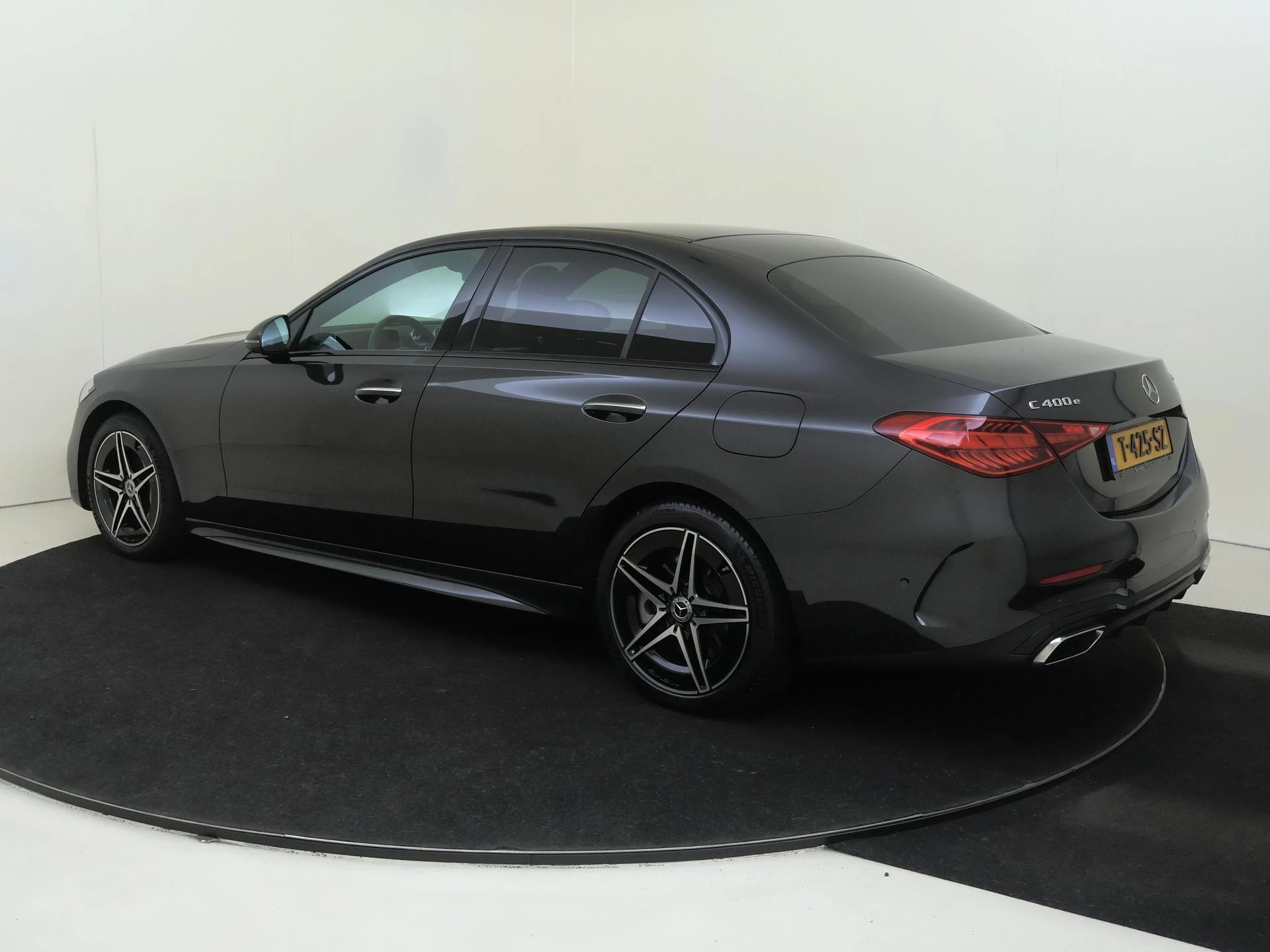 Mercedes-Benz-C-Klasse-image-2