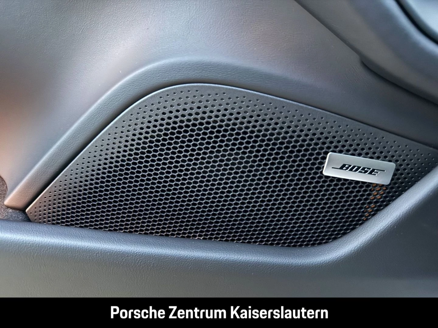 Porsche Taycan 4 Black Edition HA-Lenkung InnoDrive LED black edition