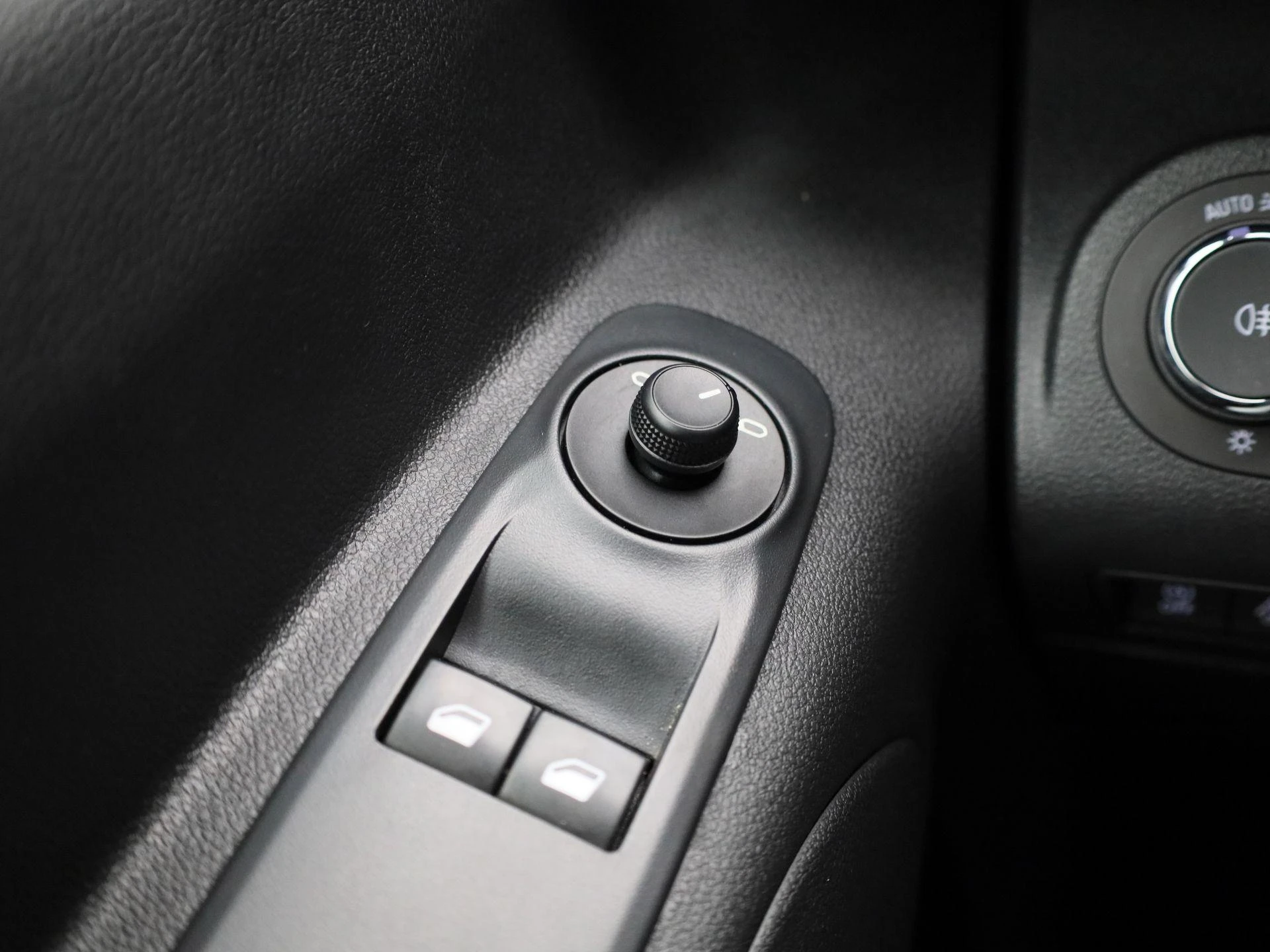 Opel-Combo Life-image-23