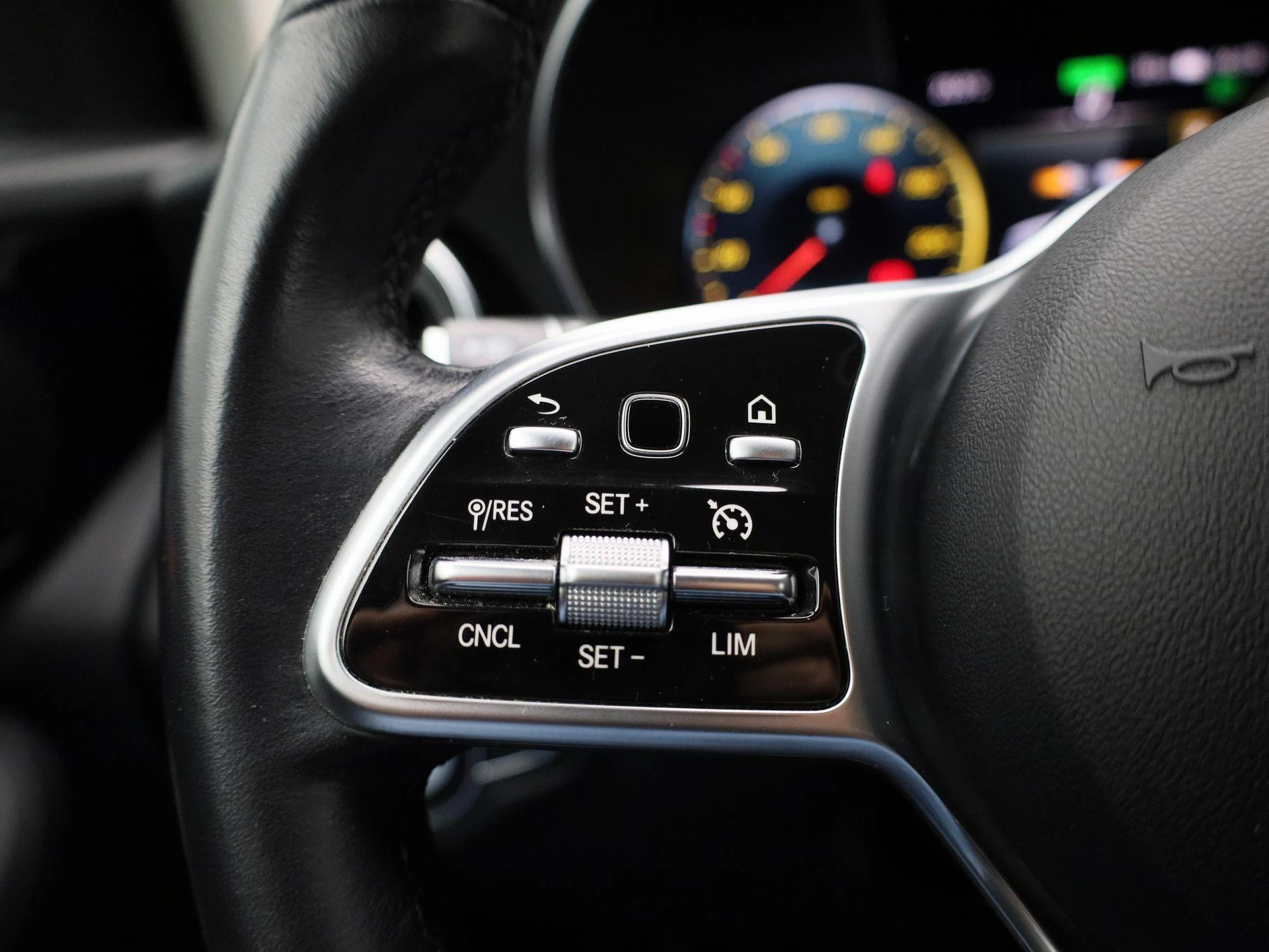 Mercedes-Benz-GLC-image-19